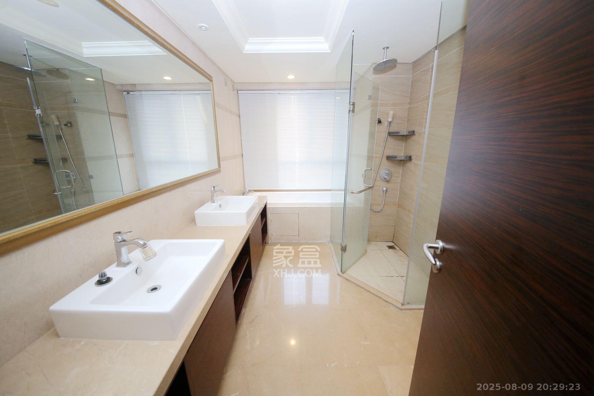 华远华中心  4室2厅3卫    14800.0元/月室内图