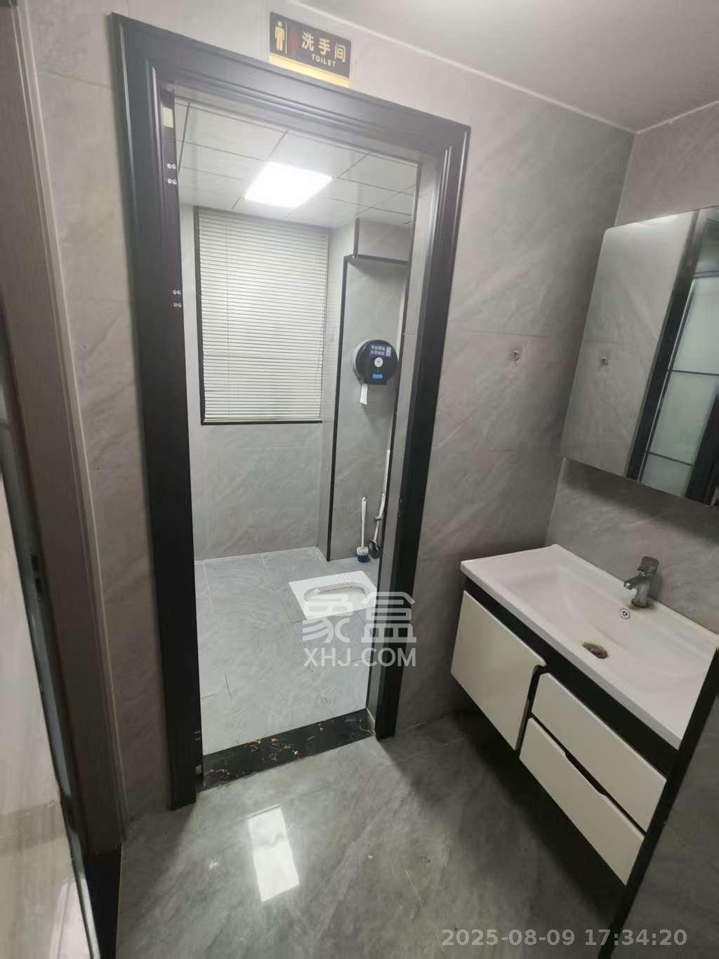 和润园三期 4室2厅2卫 2800.0元/月 和润园三期 4室2厅2卫 2800.0元/月室内图