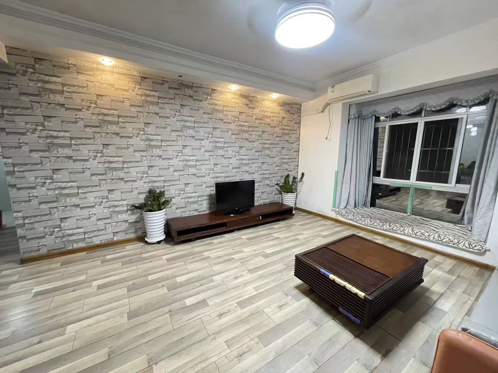 工商学院教工宿舍  3室2厅1卫    2500.0元/月 工商学院教工宿舍  3室2厅1卫    2500.0元/月室内图