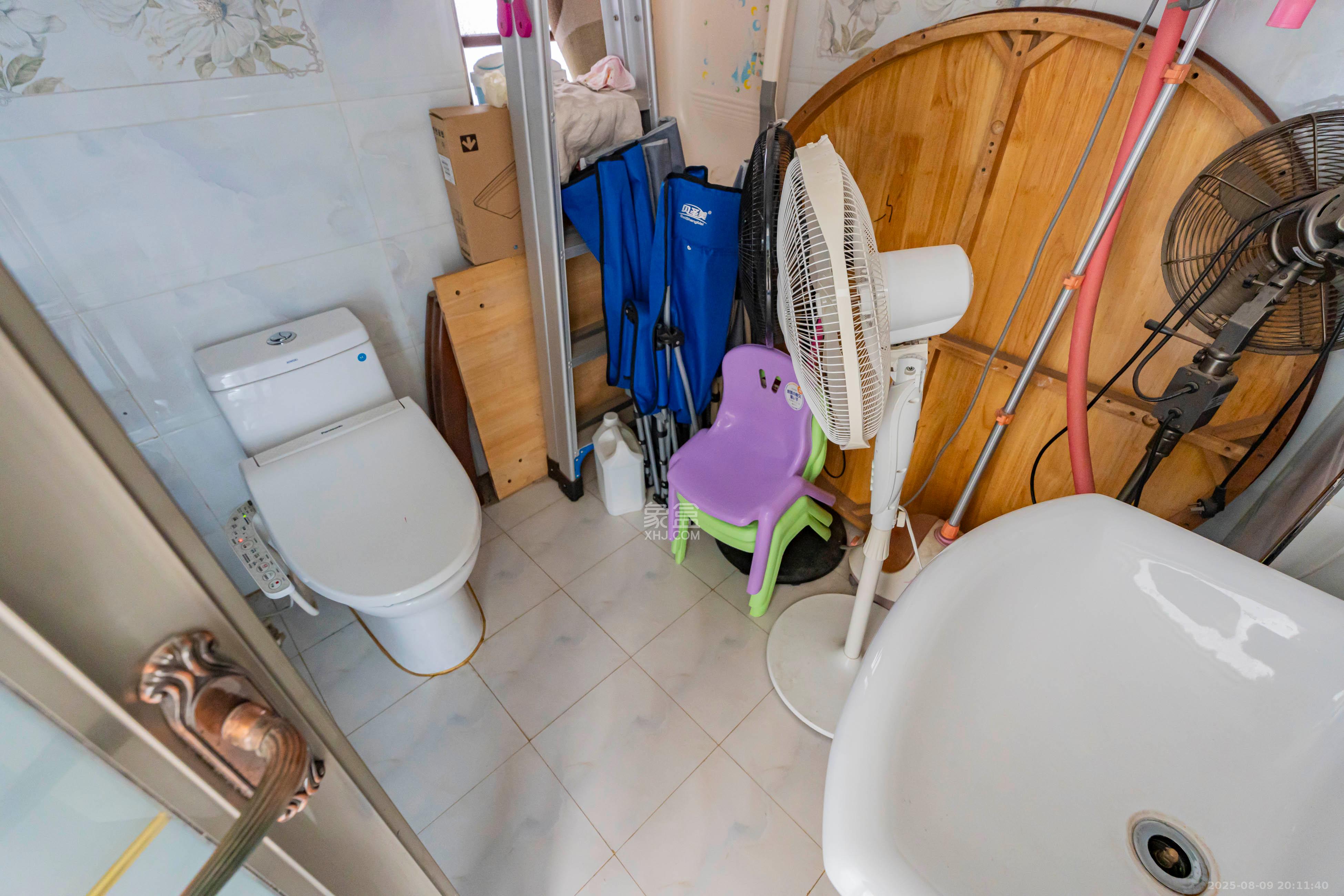 金色溪泉湾  3室2厅2卫    126.0万 金色溪泉湾  3室2厅2卫    126.0万卫生间