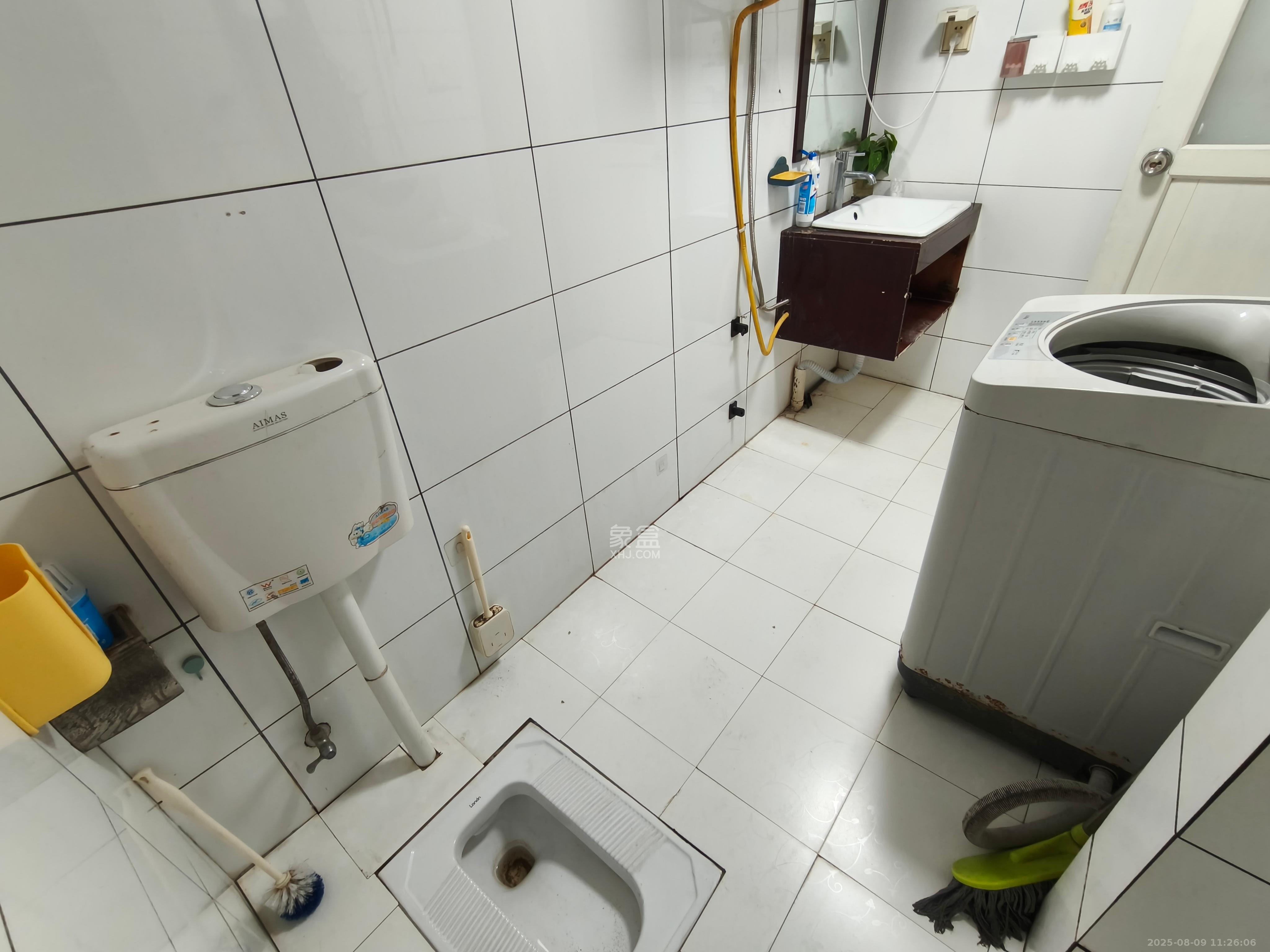 戥子桥散盘  3室2厅2卫    2700.0元/月室内图