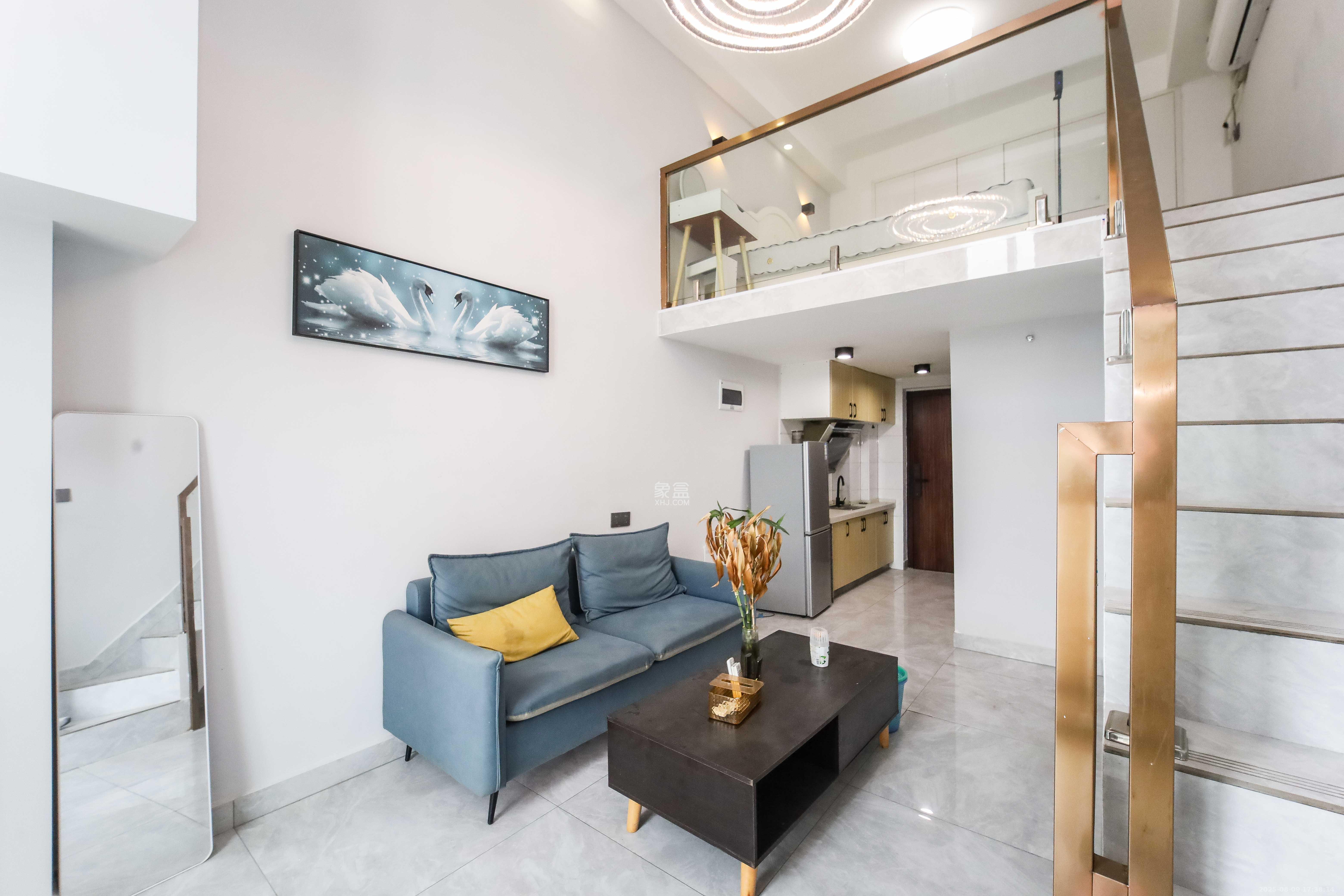 东盈商业广场（华泉城市广场）  1室1厅1卫    40.0万客厅