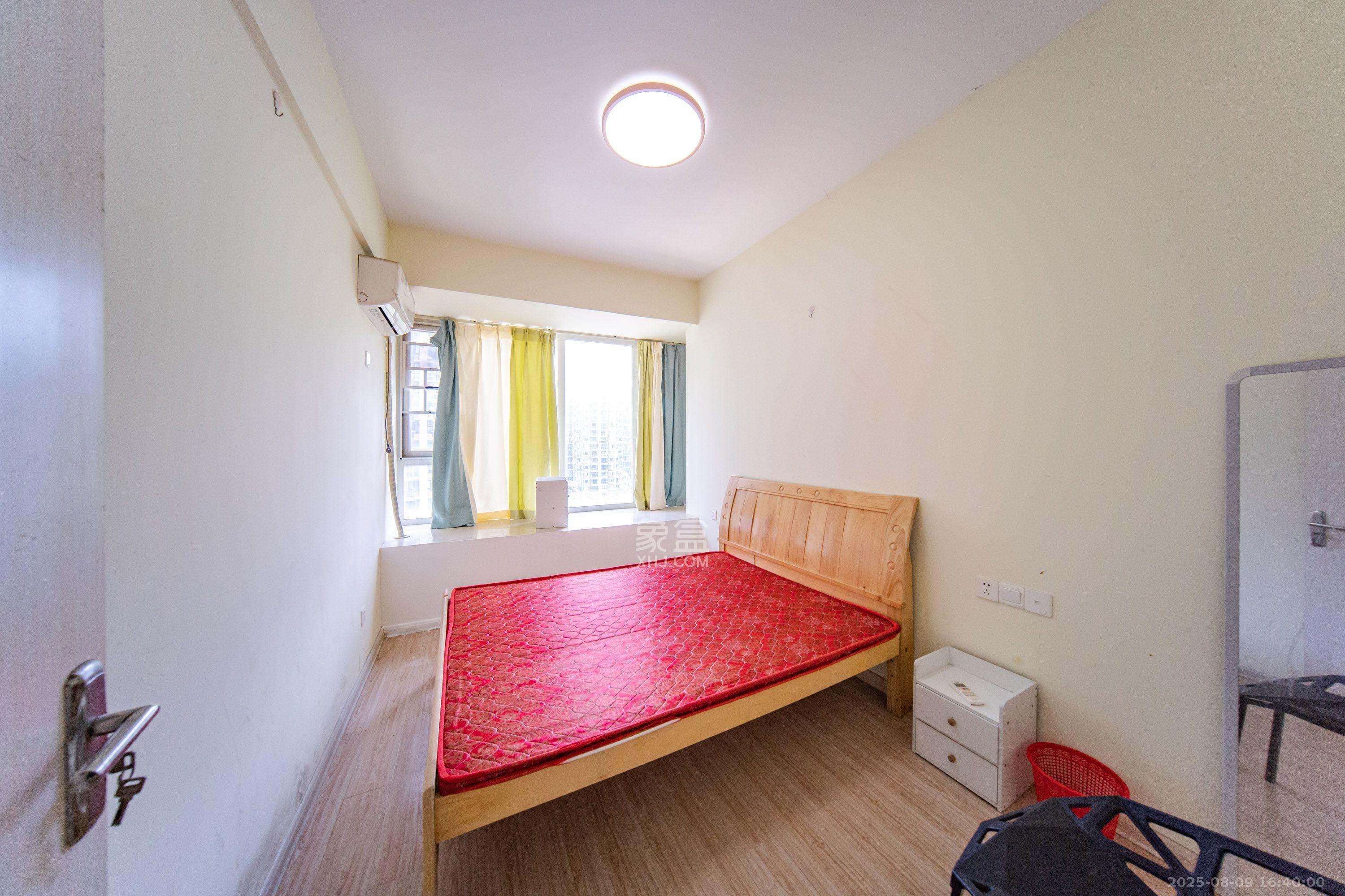 金鼎公园尚  4室2厅2卫    2300.0元/月 金鼎公园尚  4室2厅2卫    2300.0元/月室内图