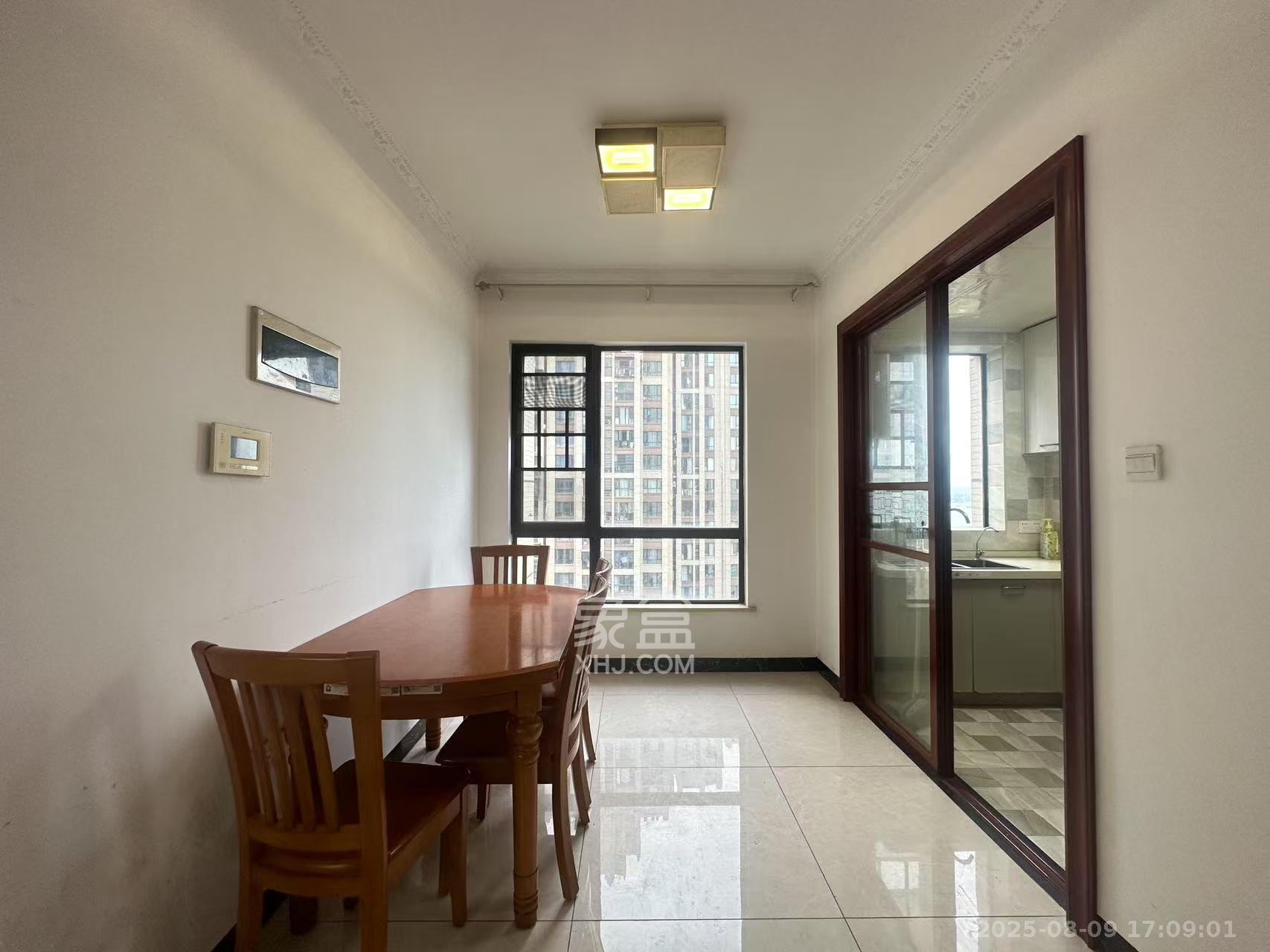 国泰九龙湾  4室2厅2卫    2400.0元/月 国泰九龙湾  4室2厅2卫    2400.0元/月室内图