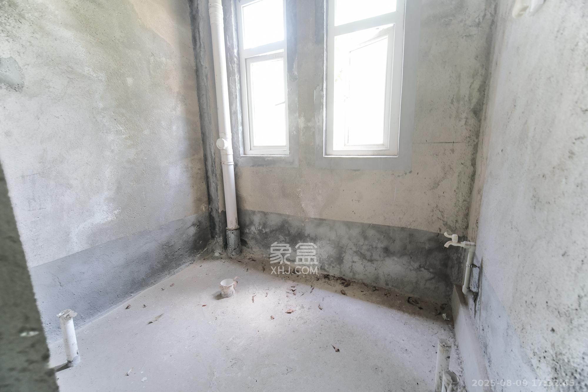 郡原居里  2室2厅1卫    58.0万 郡原居里  2室2厅1卫    58.0万卫生间