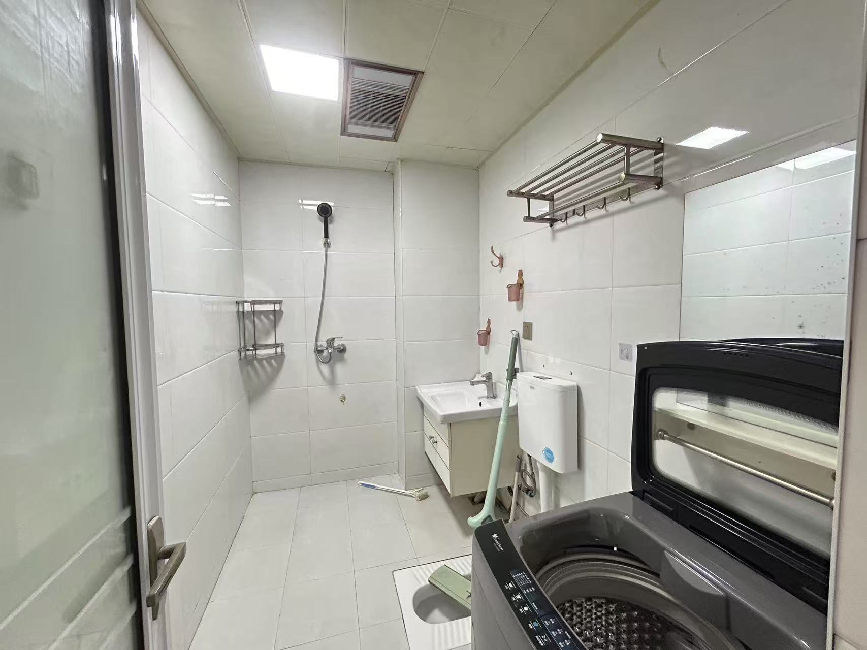 香格里拉 2室1厅1卫 1300.0元/月 香格里拉 2室1厅1卫 1300.0元/月室内图