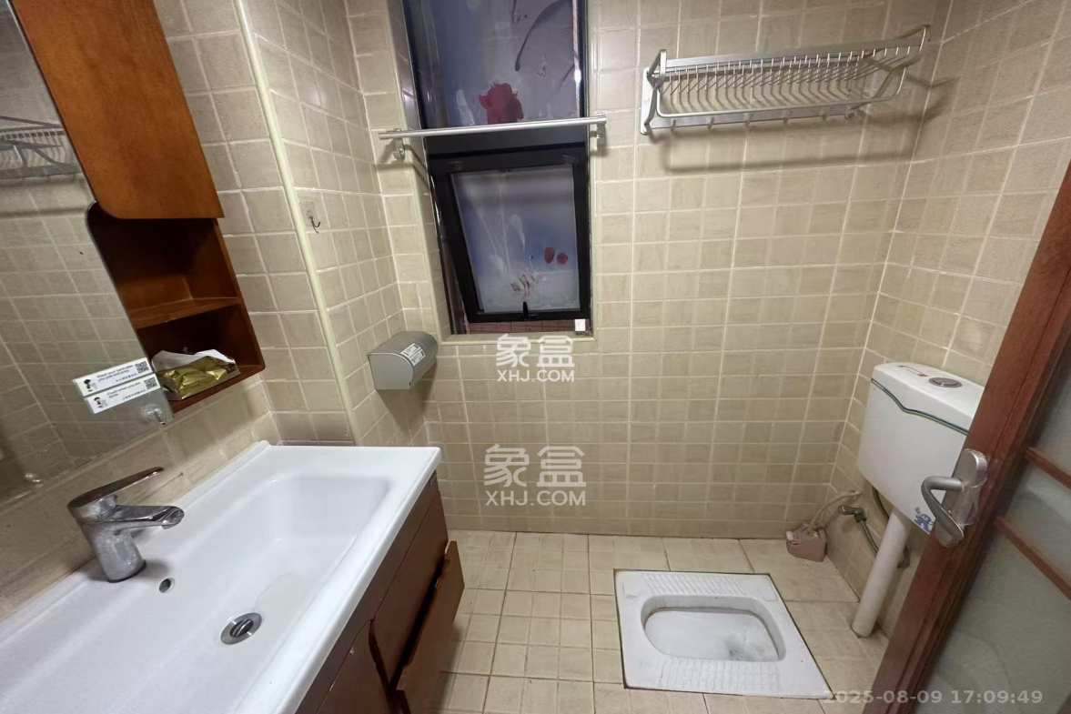 国泰九龙湾  4室2厅2卫    2400.0元/月 国泰九龙湾  4室2厅2卫    2400.0元/月室内图