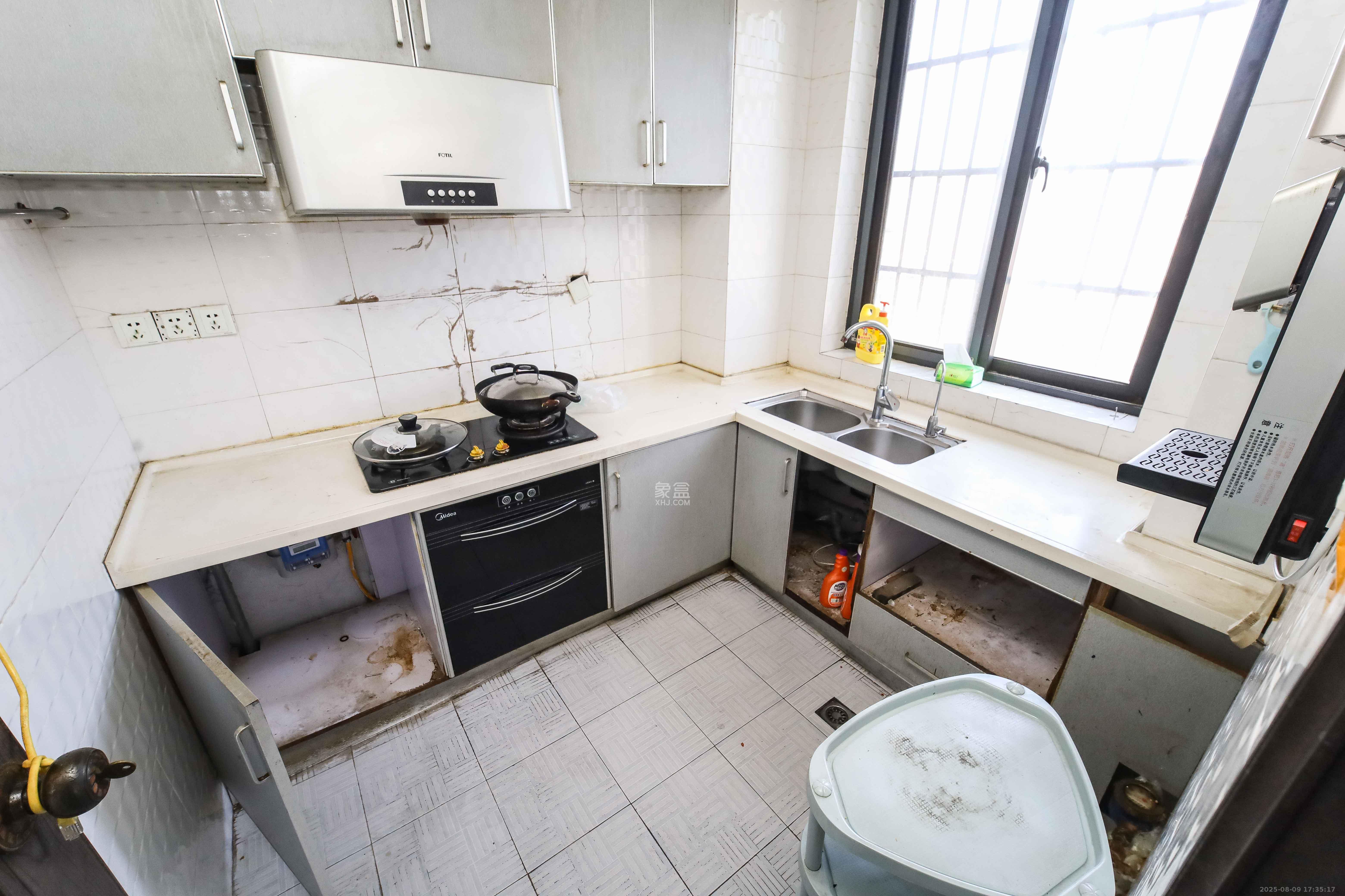 长房东郡 3室2厅2卫 105.0万 长房东郡 3室2厅2卫 105.0万厨房