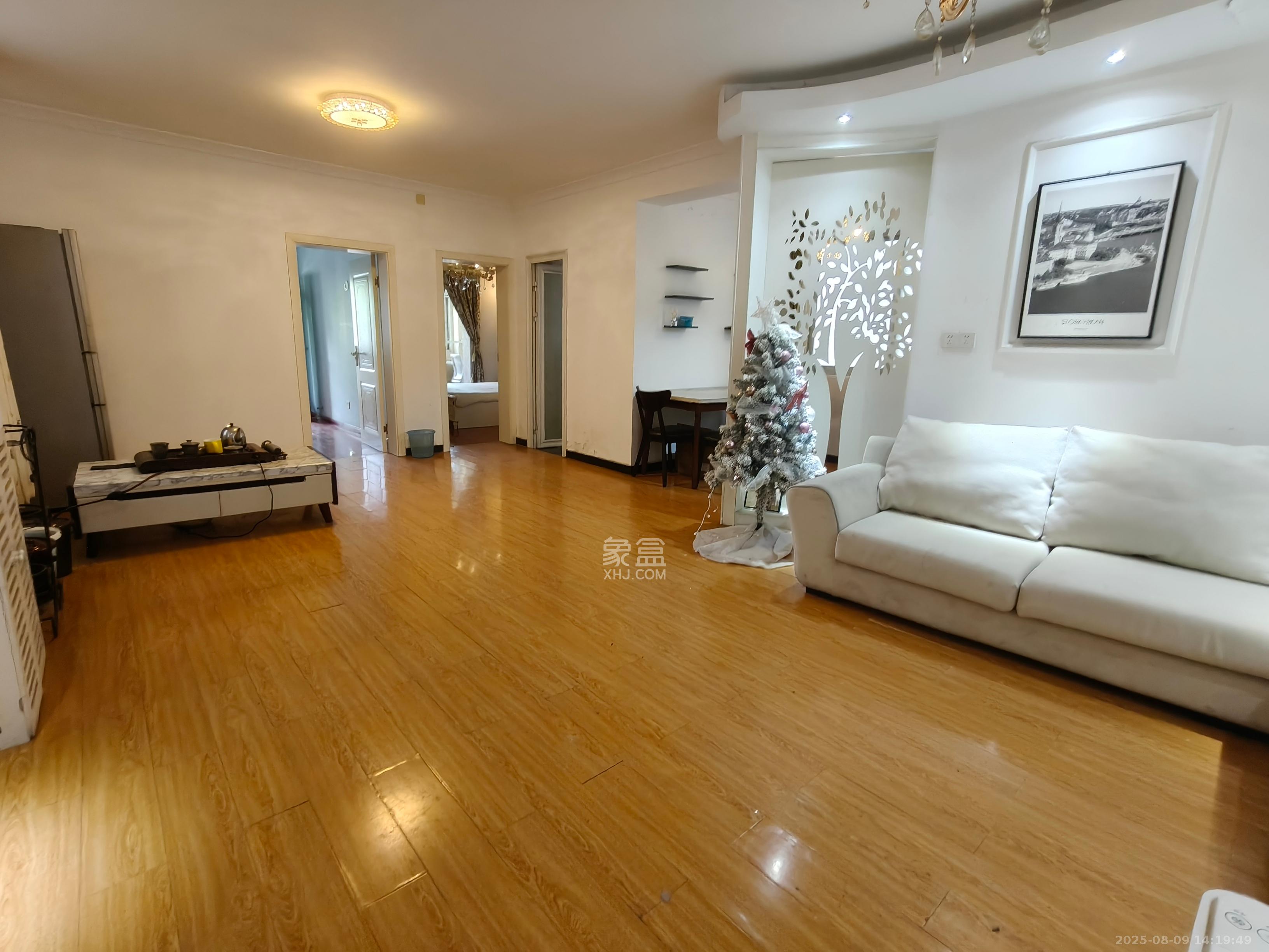 天龙花园  2室1厅1卫    2500.0元/月室内图