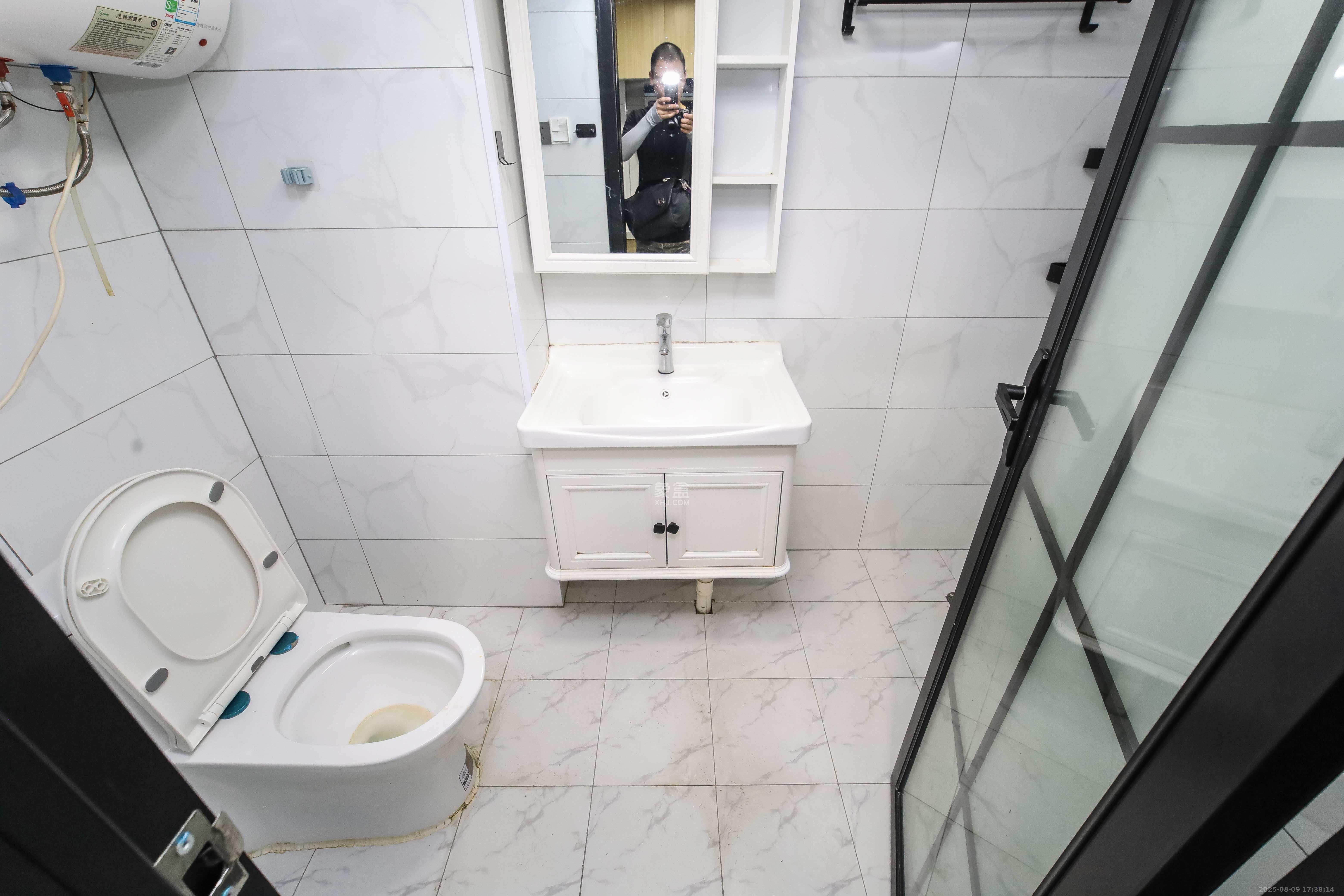 东盈商业广场（华泉城市广场）  1室1厅1卫    40.0万卫生间