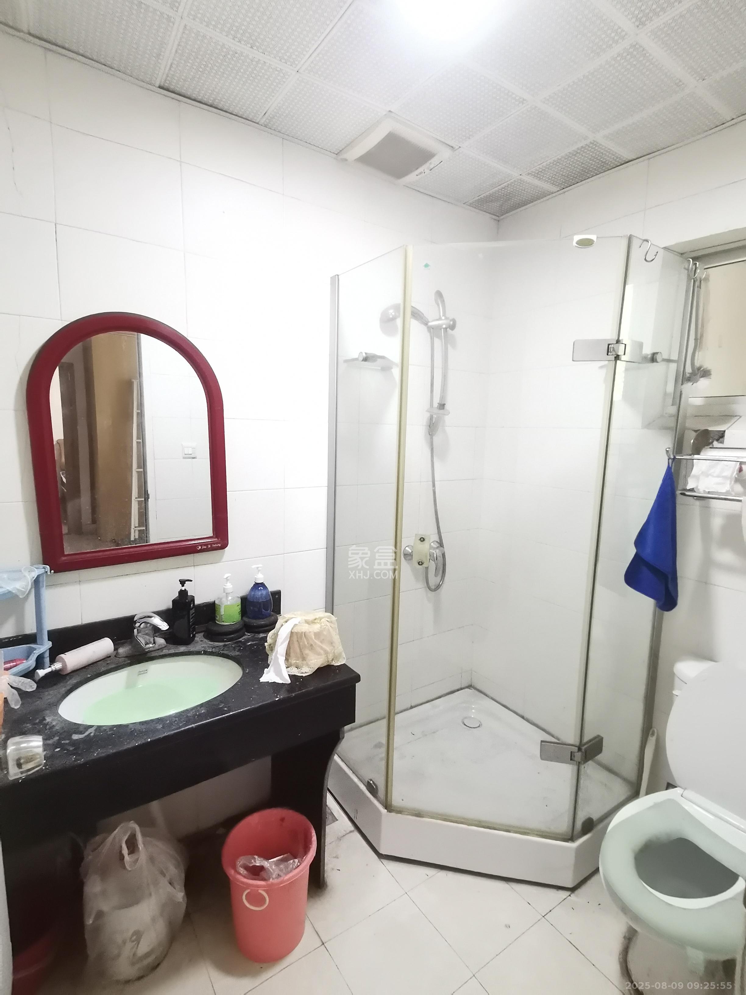 湘农桥社区  4室2厅2卫    3200.0元/月 湘农桥社区  4室2厅2卫    3200.0元/月室内图