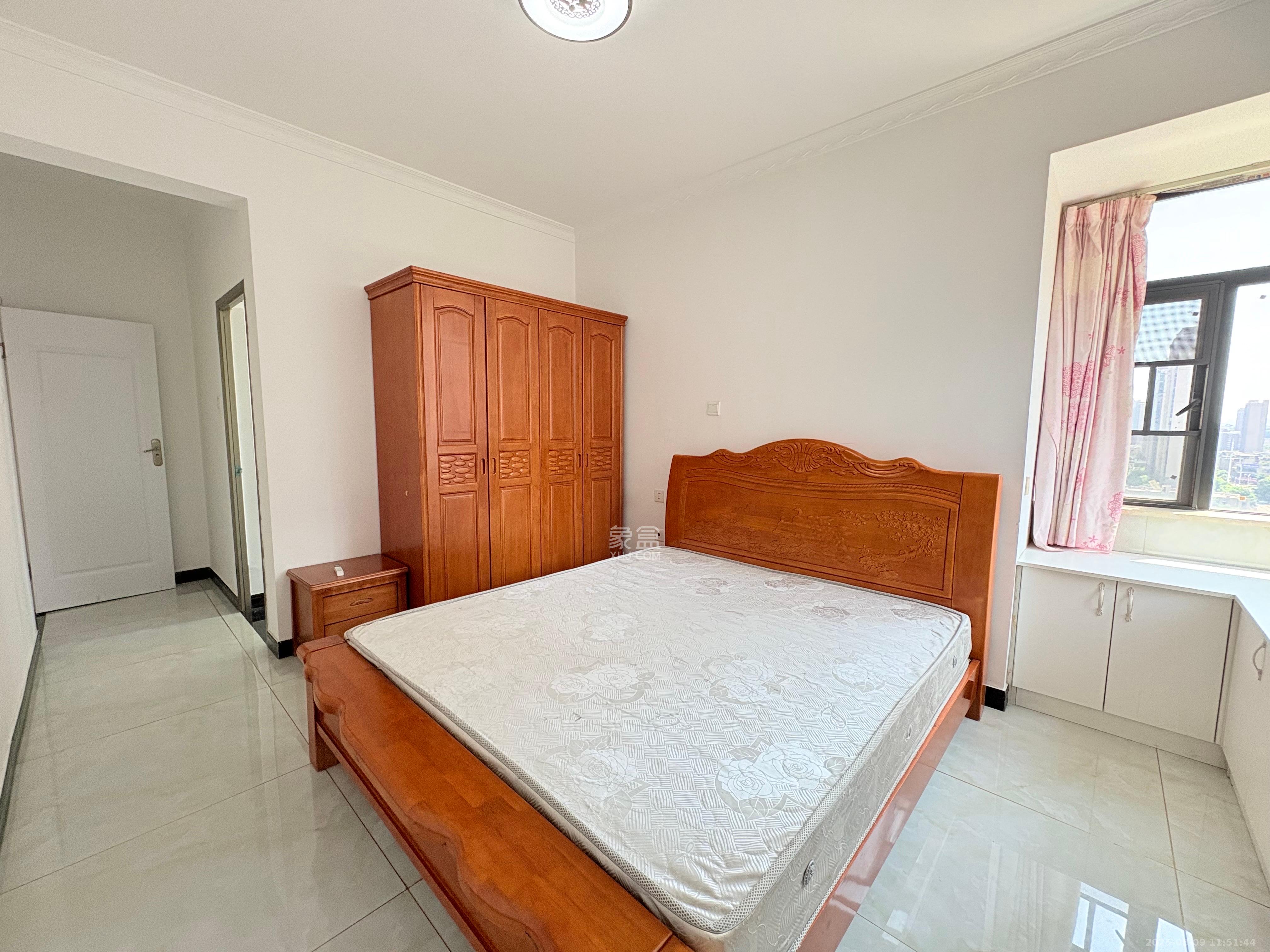 辉煌国际城二期  3室2厅2卫    2400.0元/月室内图