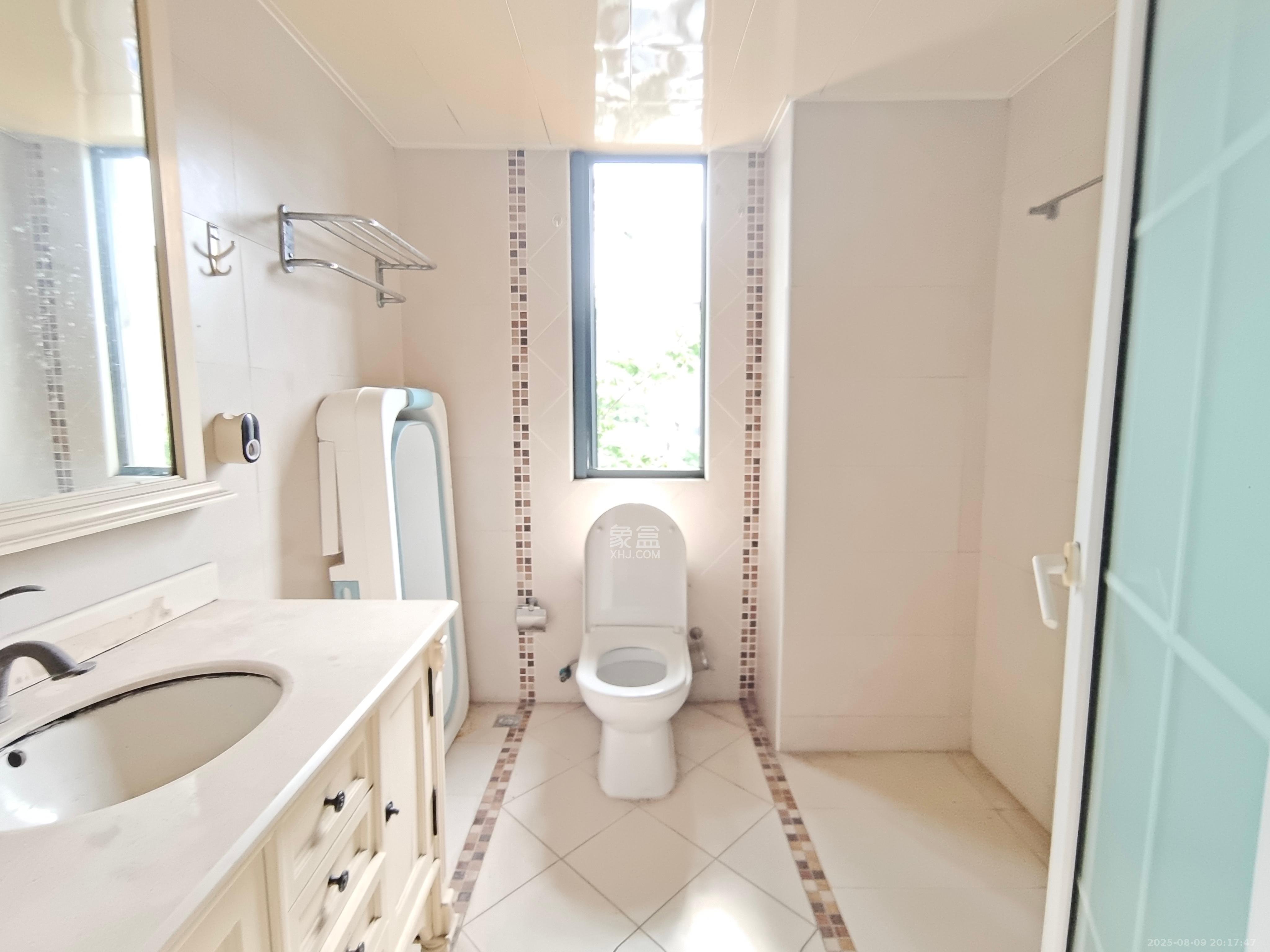 阳光100二期 3室2厅2卫 2200.0元/月 阳光100二期 3室2厅2卫 2200.0元/月室内图