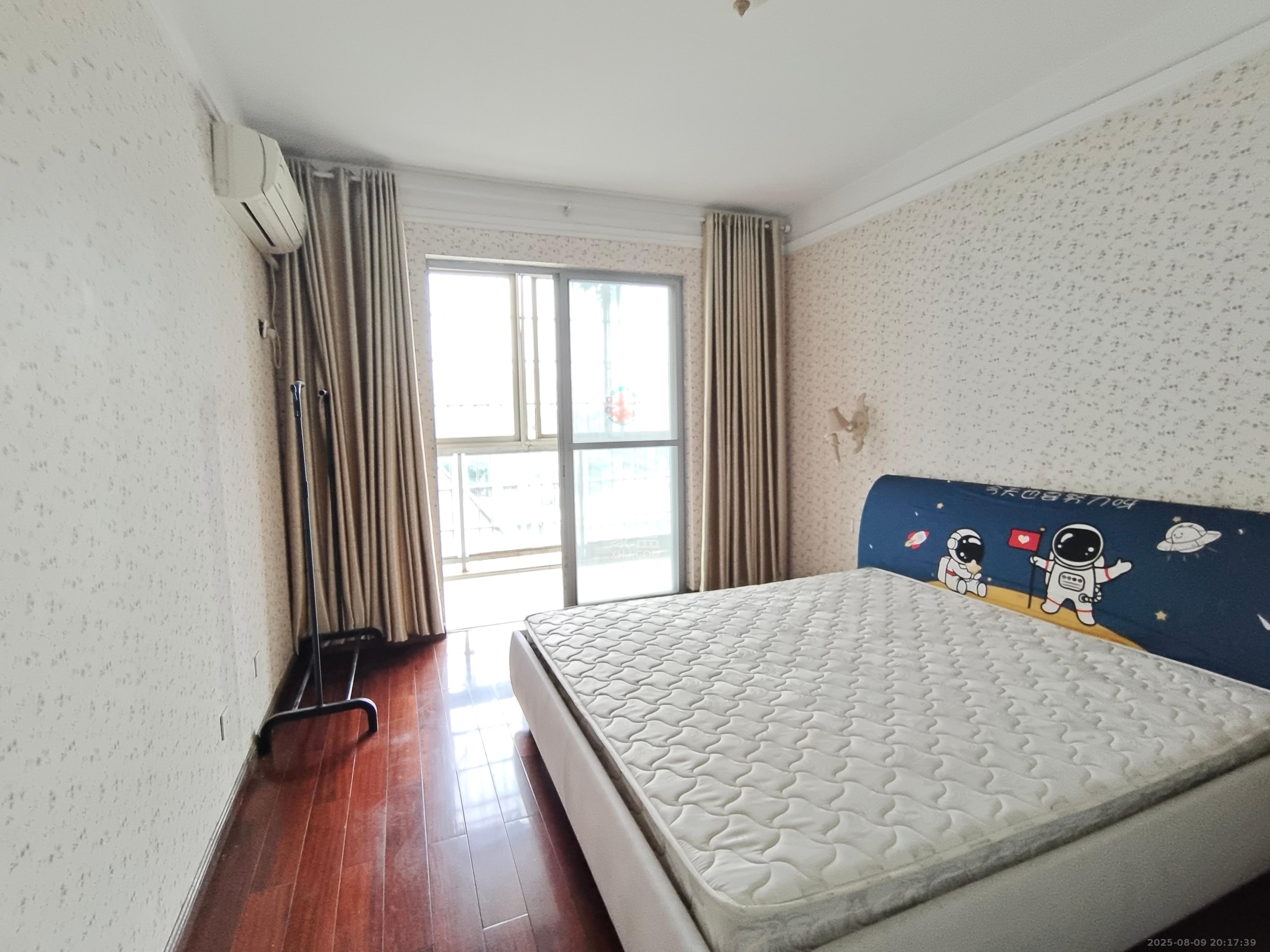 阳光100二期 3室2厅2卫 2200.0元/月 阳光100二期 3室2厅2卫 2200.0元/月室内图