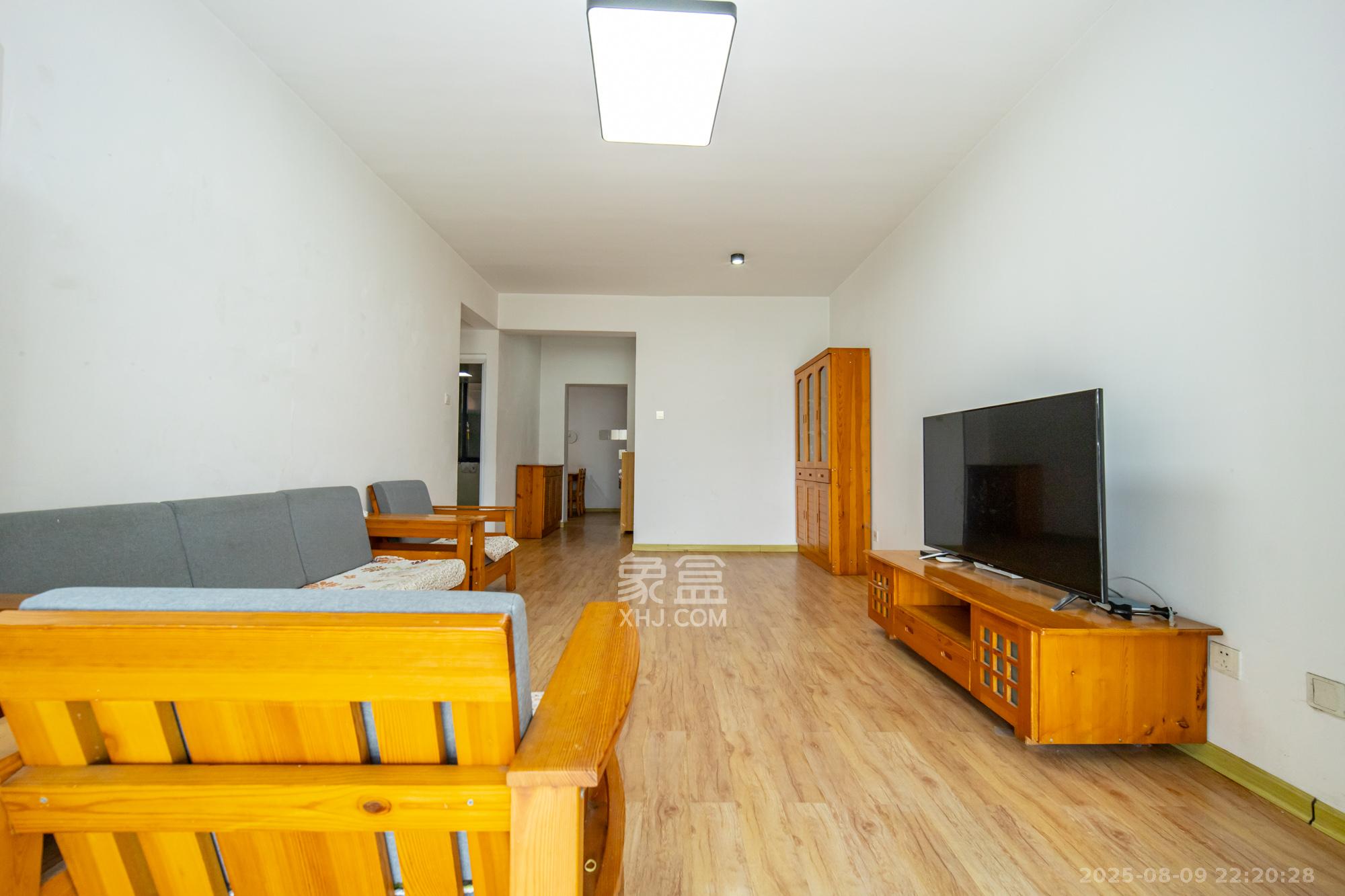 尚都花园城  2室1厅1卫    42.8万 尚都花园城  2室1厅1卫    42.8万客厅