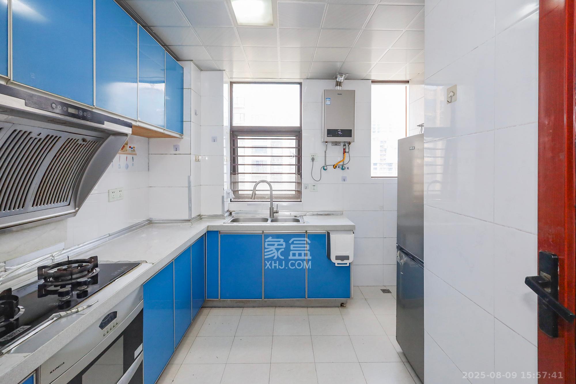 旭辉藏郡(藏郡、旭湘华府)  3室2厅2卫    258.0万 旭辉藏郡(藏郡、旭湘华府)  3室2厅2卫    258.0万厨房