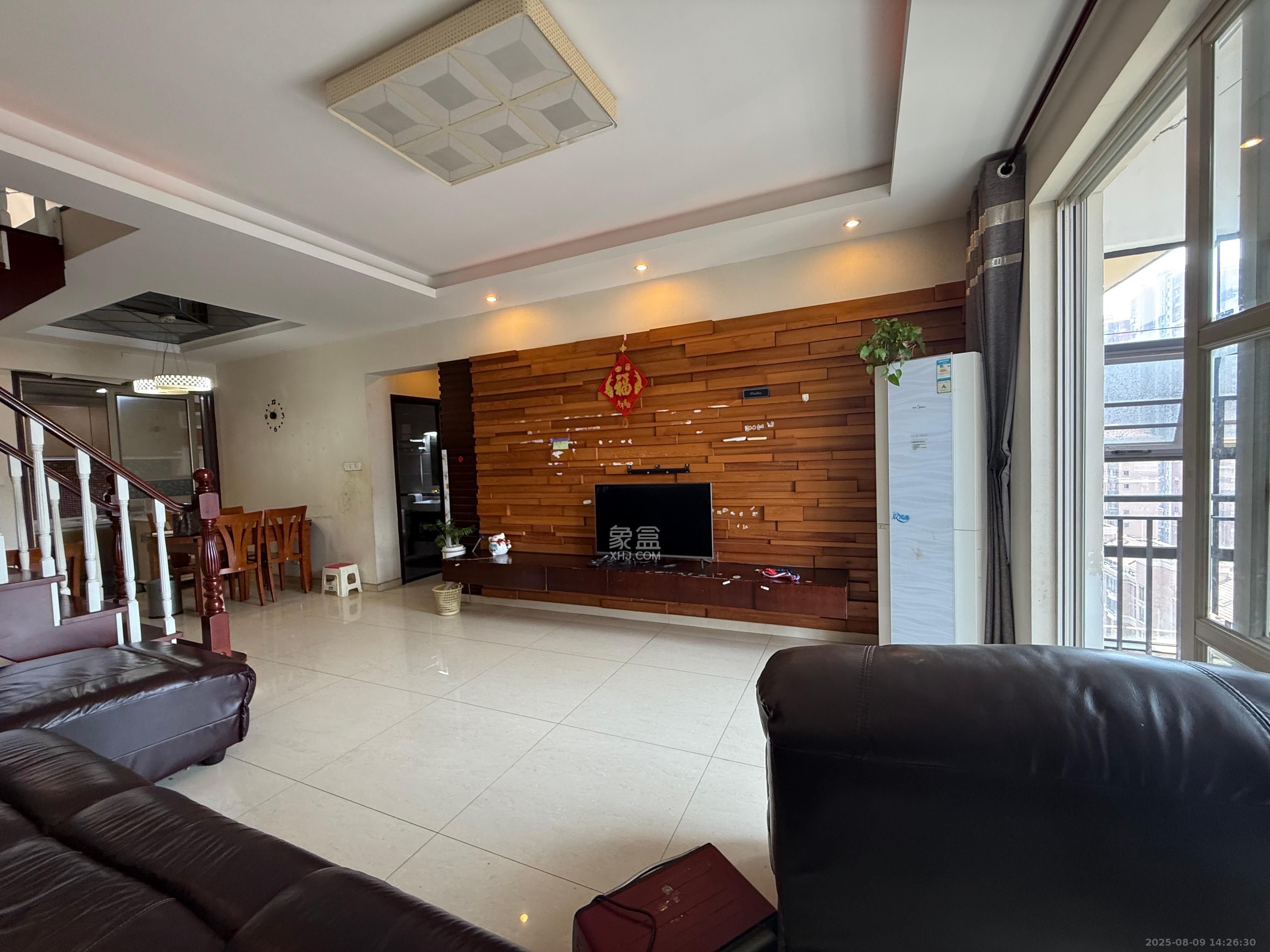 华润凤凰城一期  4室2厅2卫    2800.0元/月 华润凤凰城一期  4室2厅2卫    2800.0元/月室内图