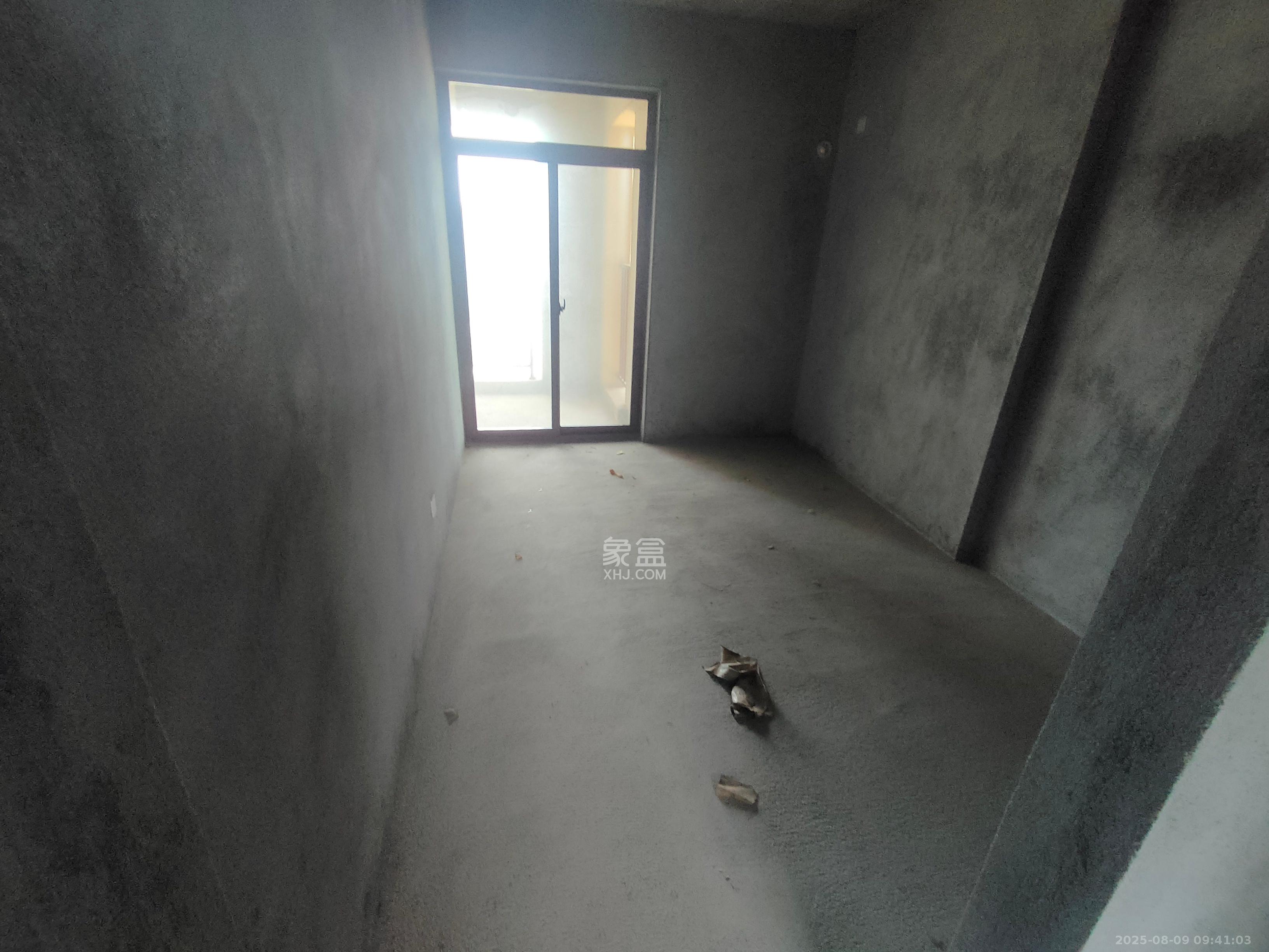 长龙湾 4室2厅2卫 1300.0元/月 长龙湾 4室2厅2卫 1300.0元/月室内图