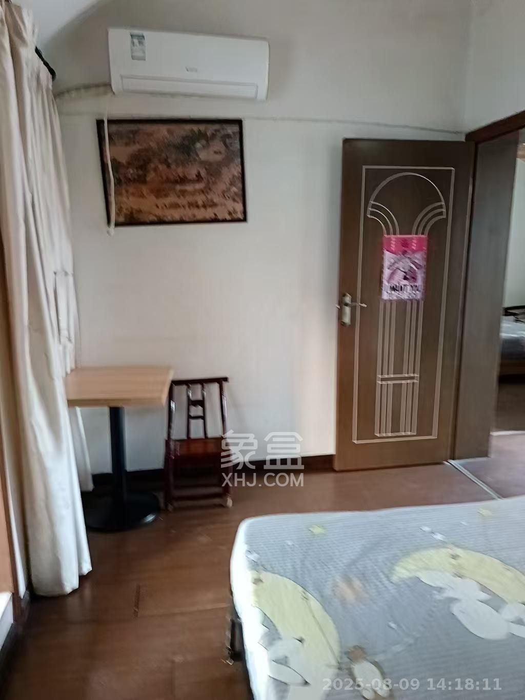 新星小区  4室2厅1卫   2300.00元/月室内图