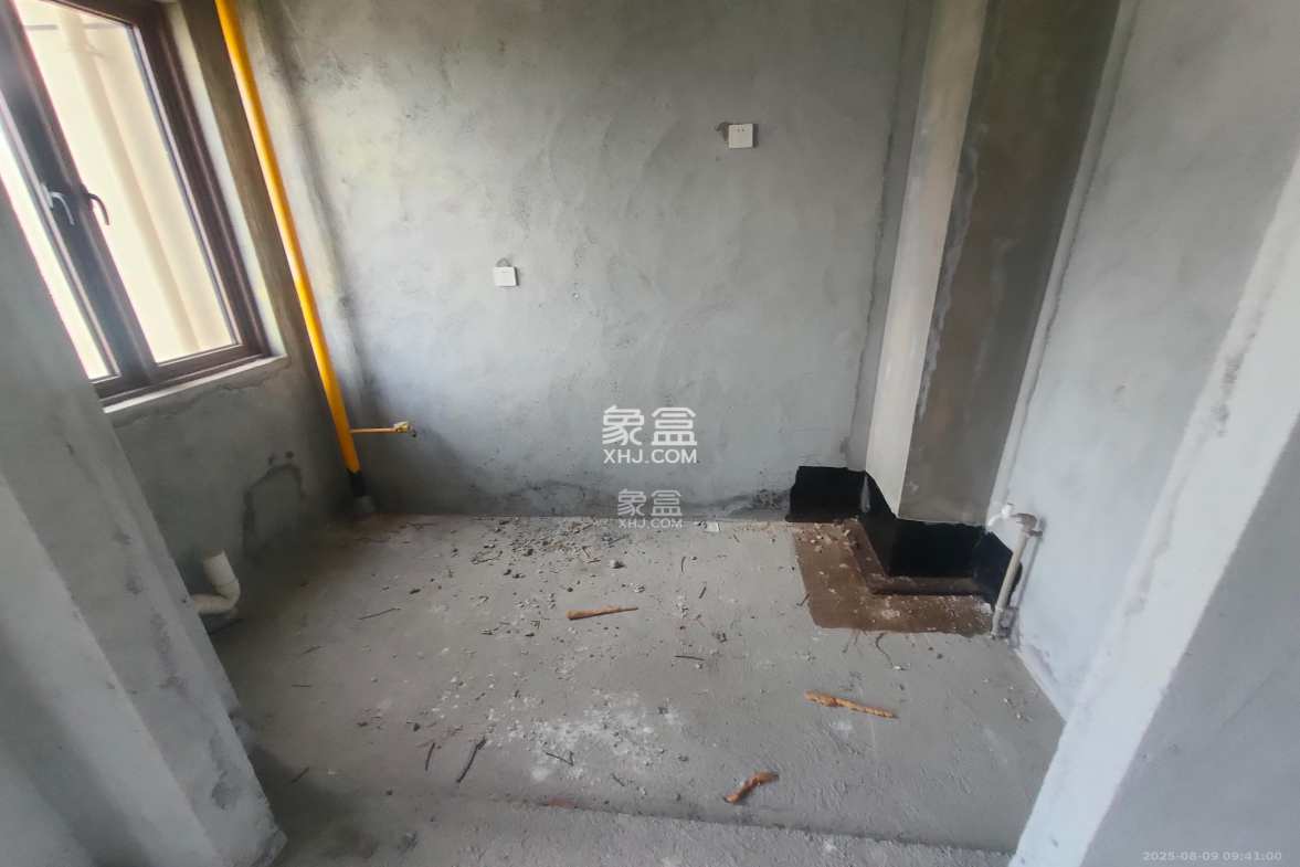 长龙湾 4室2厅2卫 1300.0元/月 长龙湾 4室2厅2卫 1300.0元/月室内图