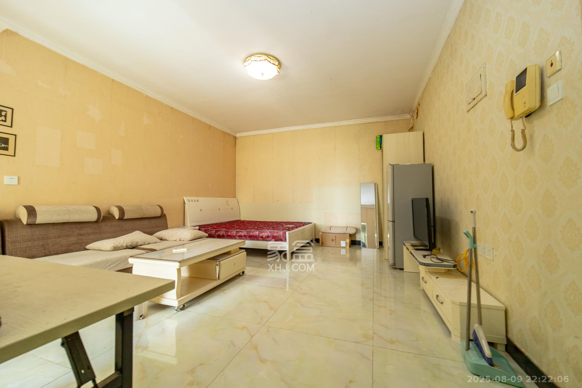 明城公寓 1室1厅1卫 20.8万 明城公寓 1室1厅1卫 20.8万客厅