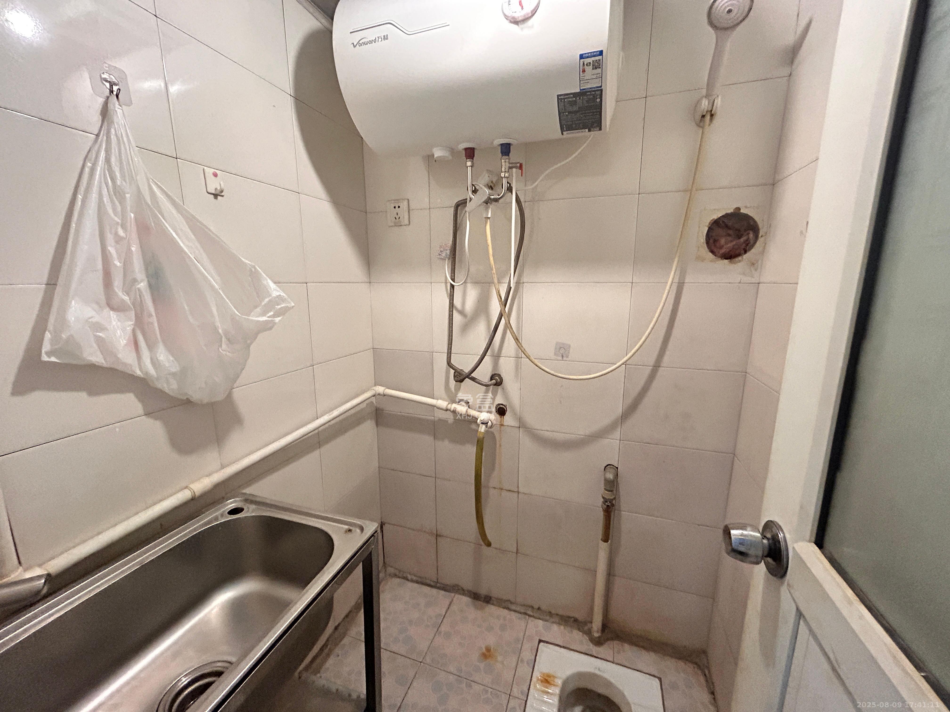 涂家冲社区(涂新小区、农商银行宿舍) 1室0厅1卫 400.0元/月 涂家冲社区(涂新小区、农商银行宿舍) 1室0厅1卫 400.0元/月室内图