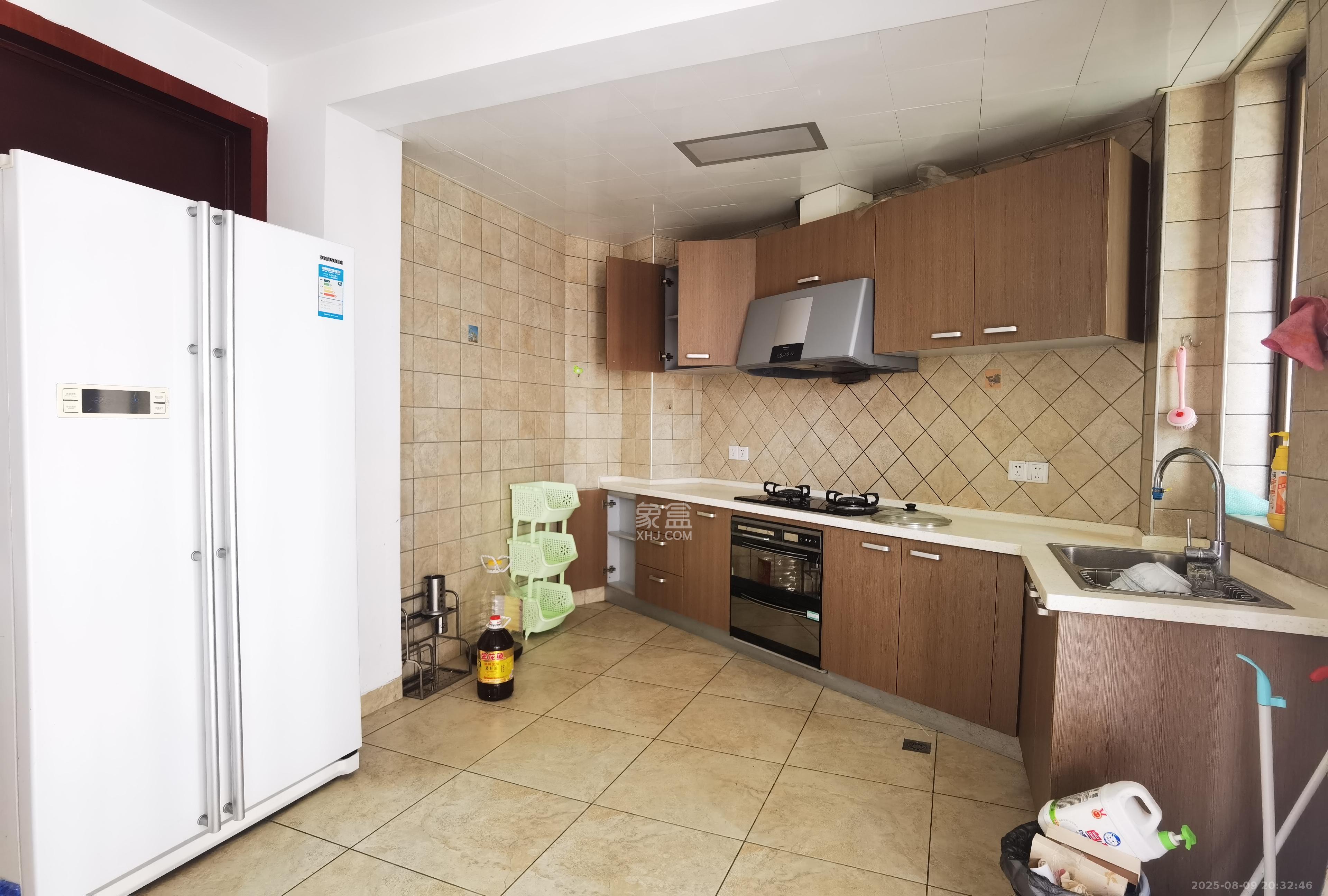 长沙玫瑰园 3室2厅2卫 2100.0元/月 长沙玫瑰园 3室2厅2卫 2100.0元/月室内图