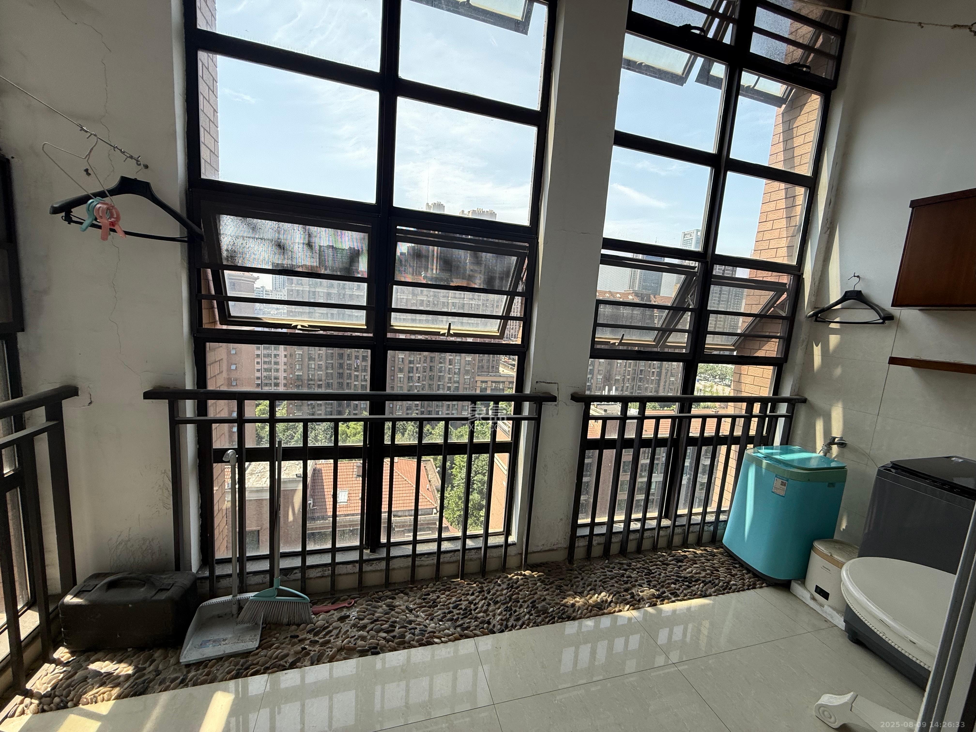 华润凤凰城一期  4室2厅2卫    2800.0元/月 华润凤凰城一期  4室2厅2卫    2800.0元/月室内图