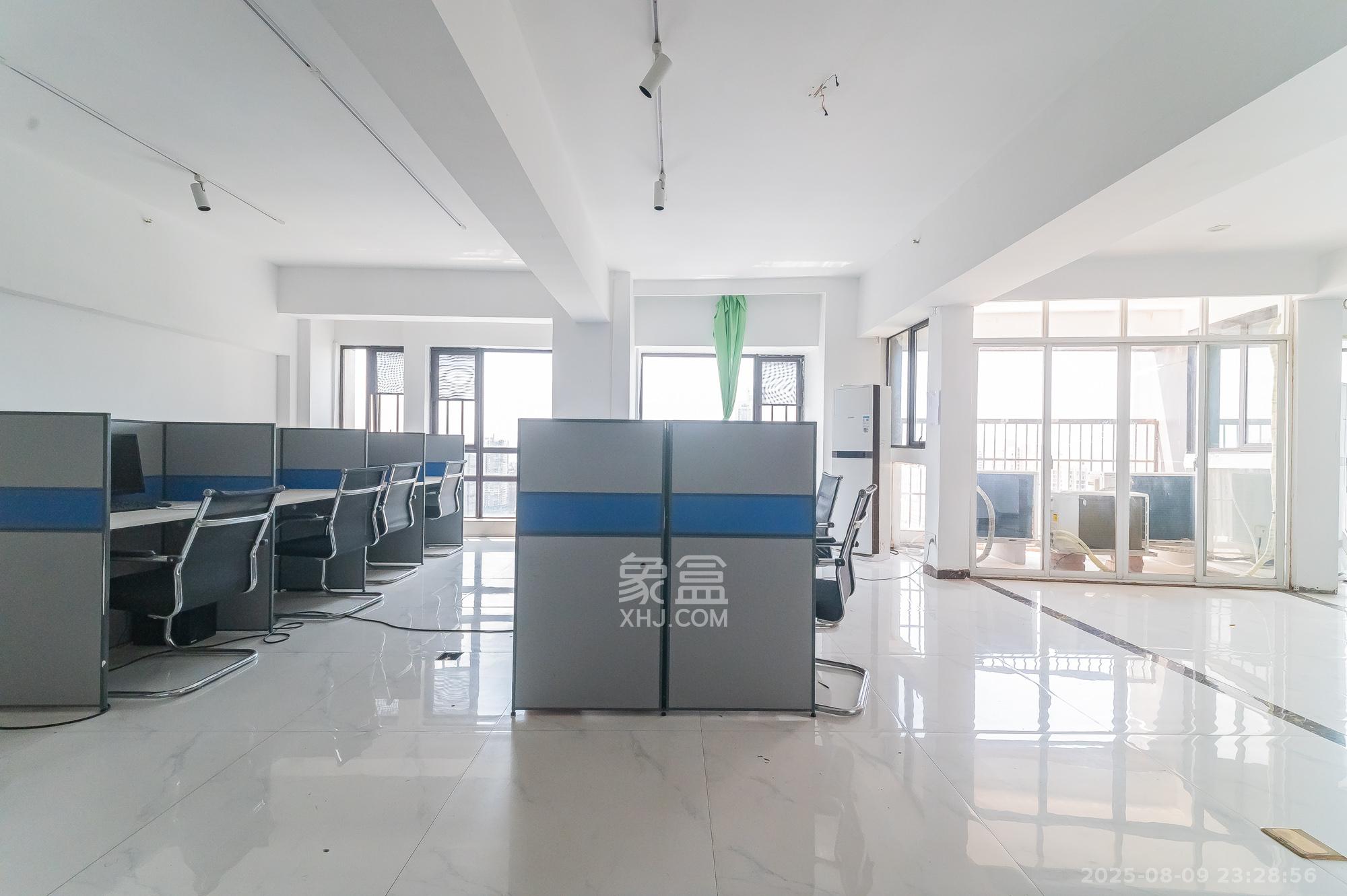 博雅例外 1室1厅1卫 40.8万 博雅例外 1室1厅1卫 40.8万客厅