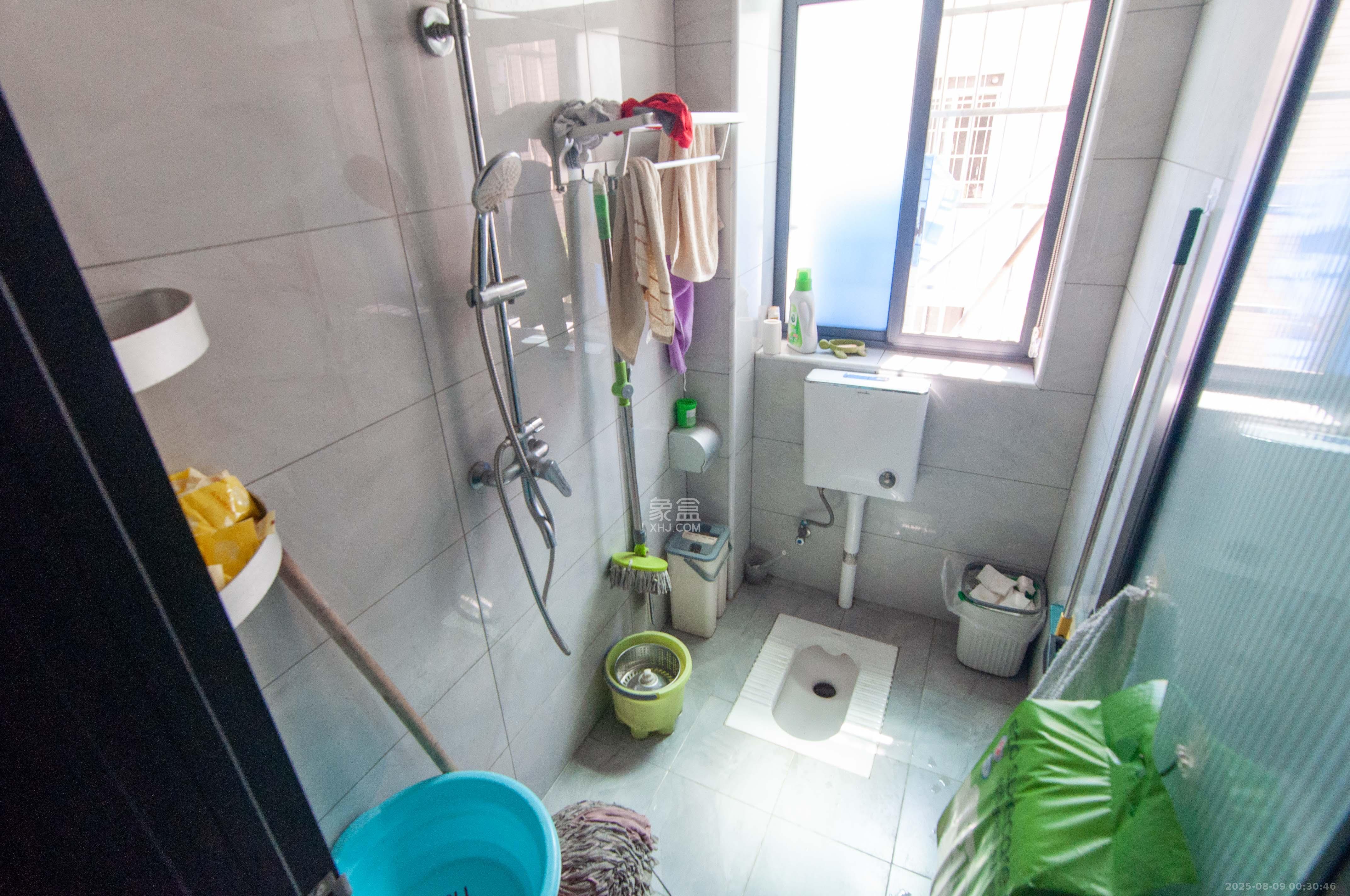 麓谷雅园 1室2厅1卫 77.2万 麓谷雅园 1室2厅1卫 77.2万卫生间