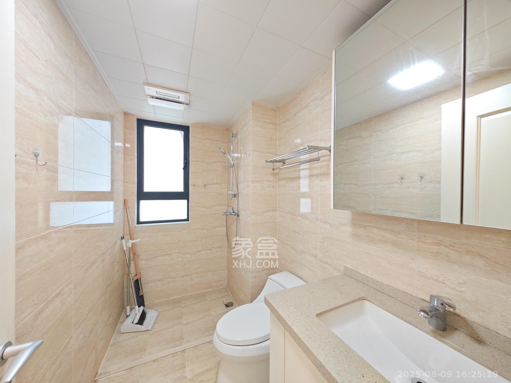 万科魅力之城  3室2厅2卫    102.8万 万科魅力之城  3室2厅2卫    102.8万卫生间