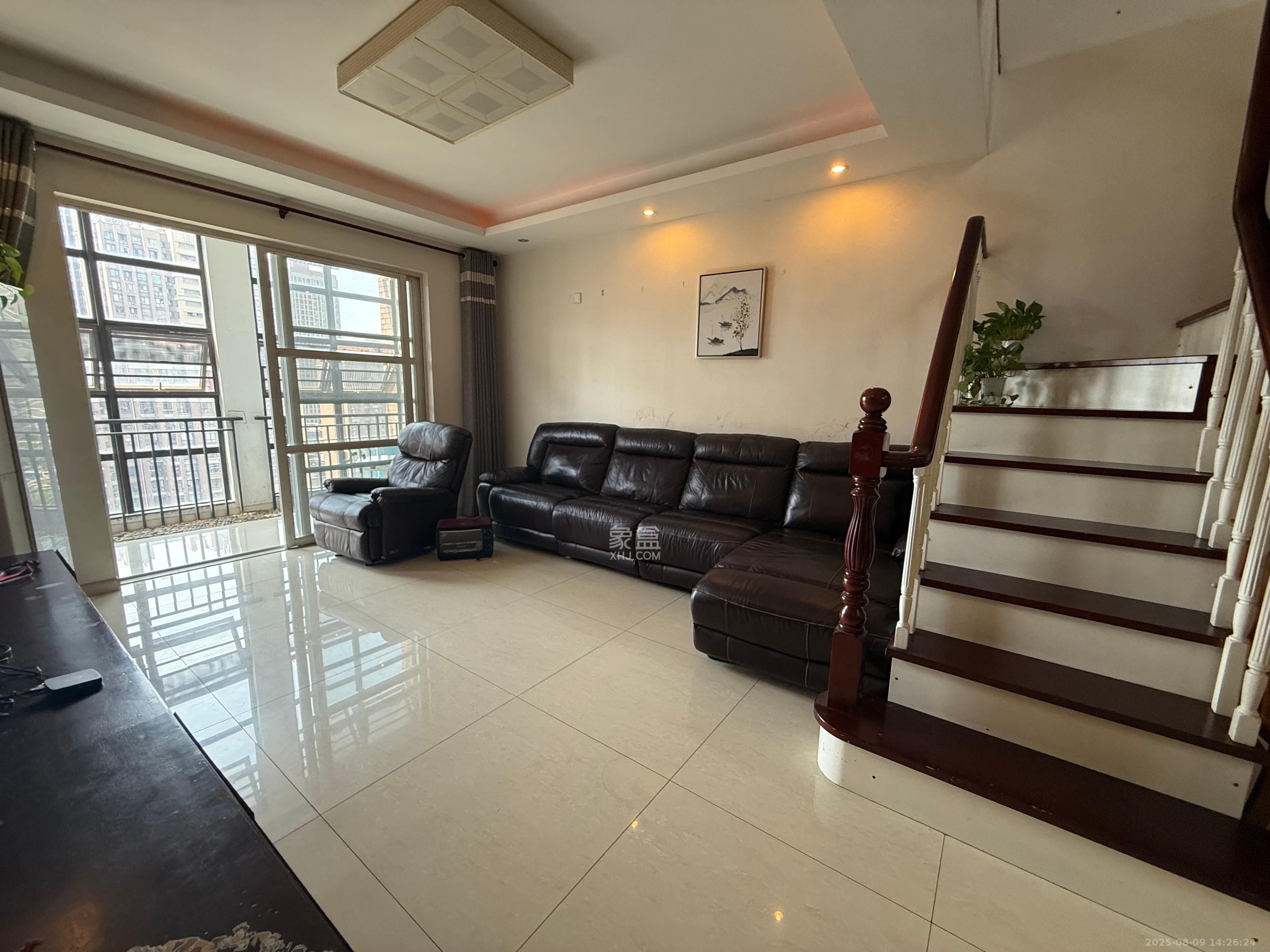 华润凤凰城一期  4室2厅2卫    2800.0元/月 华润凤凰城一期  4室2厅2卫    2800.0元/月室内图