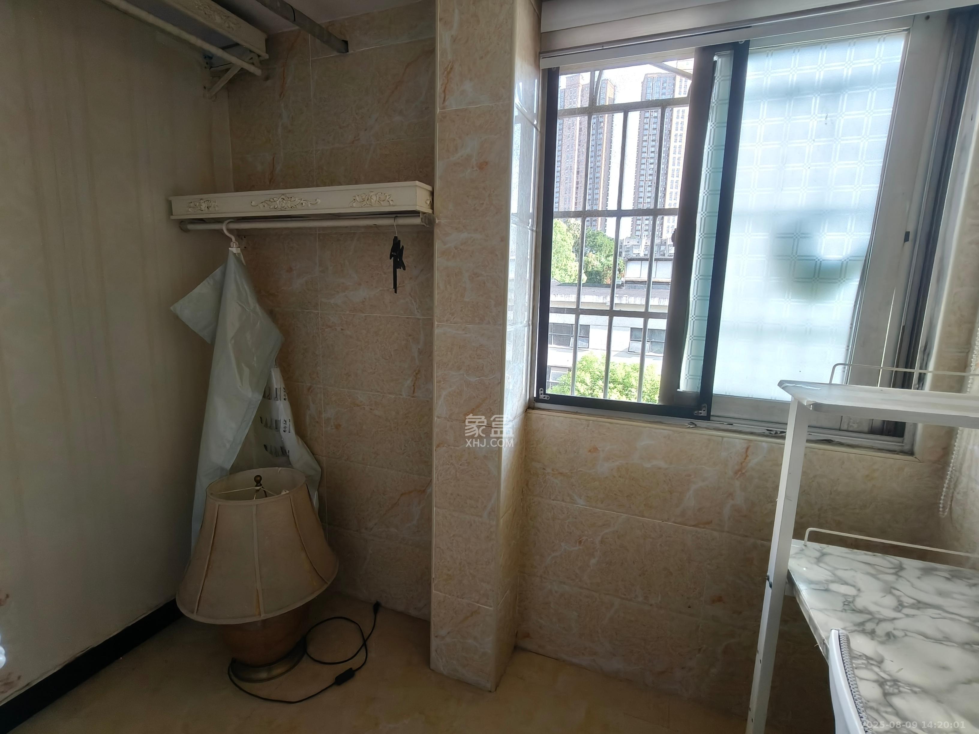 天龙花园  2室1厅1卫    2500.0元/月室内图