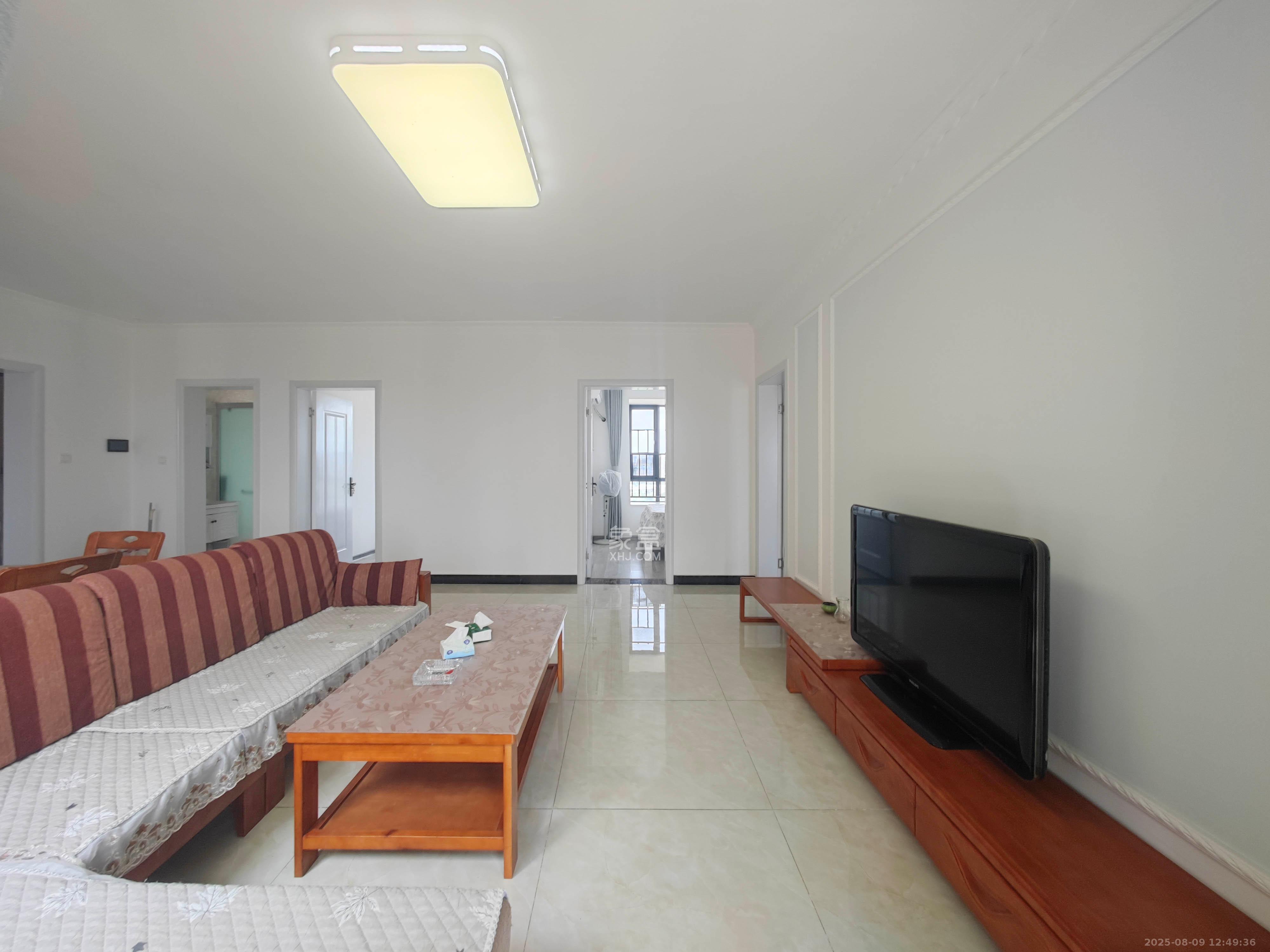 西湖鸿运佳苑 3室2厅2卫 71.8万 西湖鸿运佳苑 3室2厅2卫 71.8万阳台