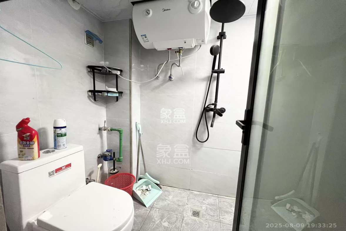 金地中交麓谷香颂(金地中交雅苑)  1室1厅1卫    1300.0元/月 金地中交麓谷香颂(金地中交雅苑)  1室1厅1卫    1300.0元/月室内图