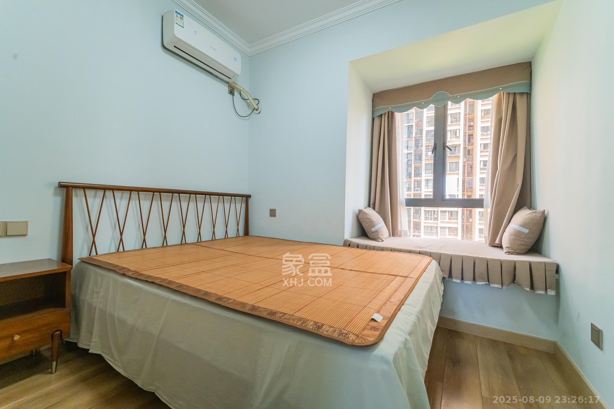 深业睿城  4室2厅2卫    127.0万卧室