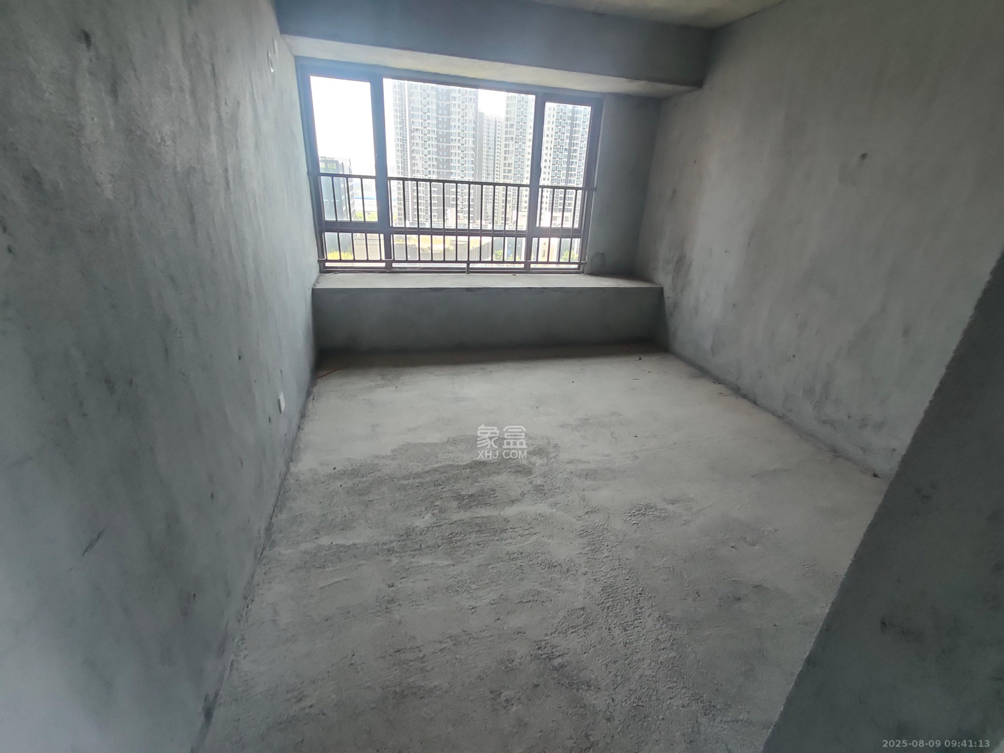 长龙湾  4室2厅2卫    1300.0元/月室内图