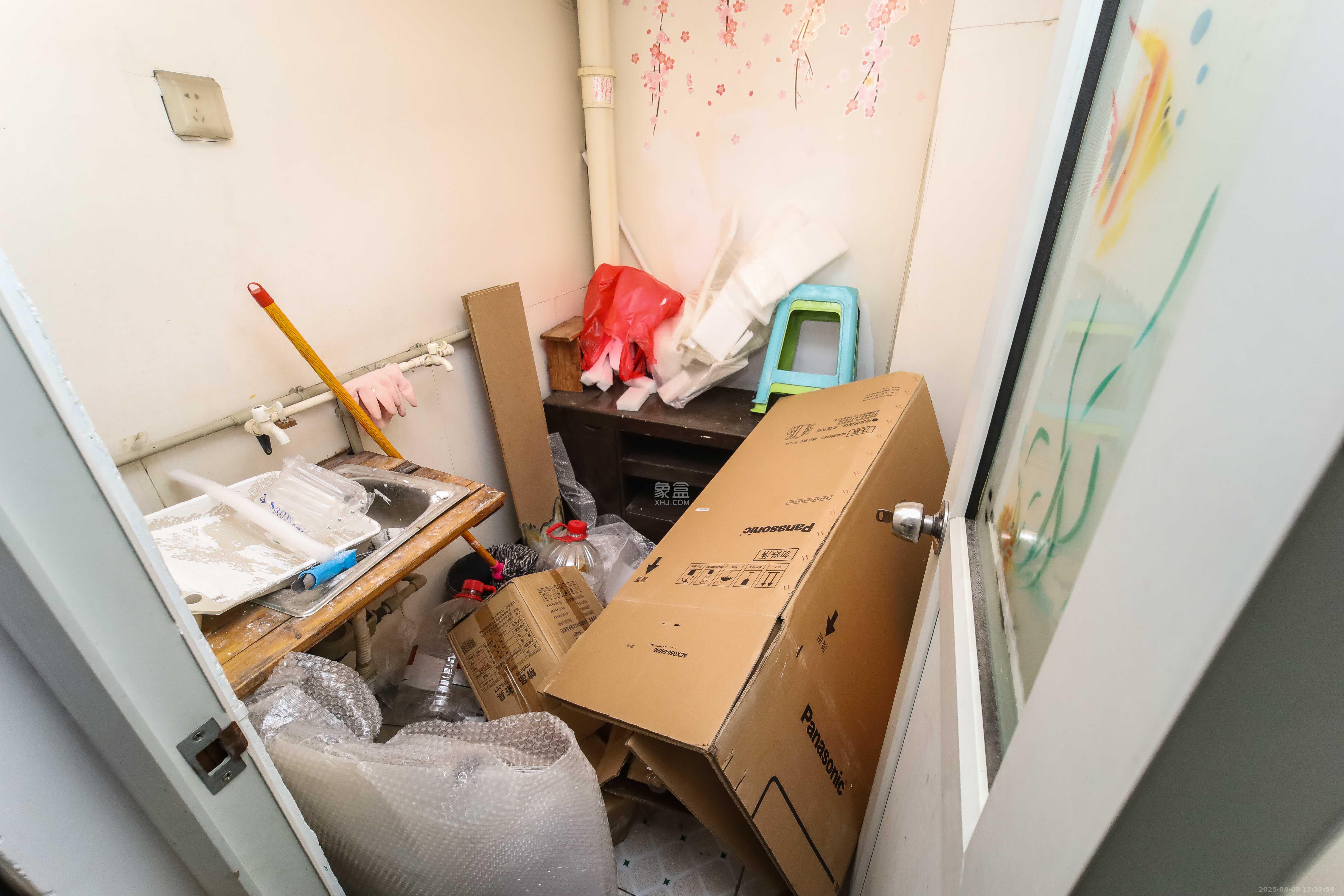 左岸右岸  1室1厅1卫    32.0万卫生间