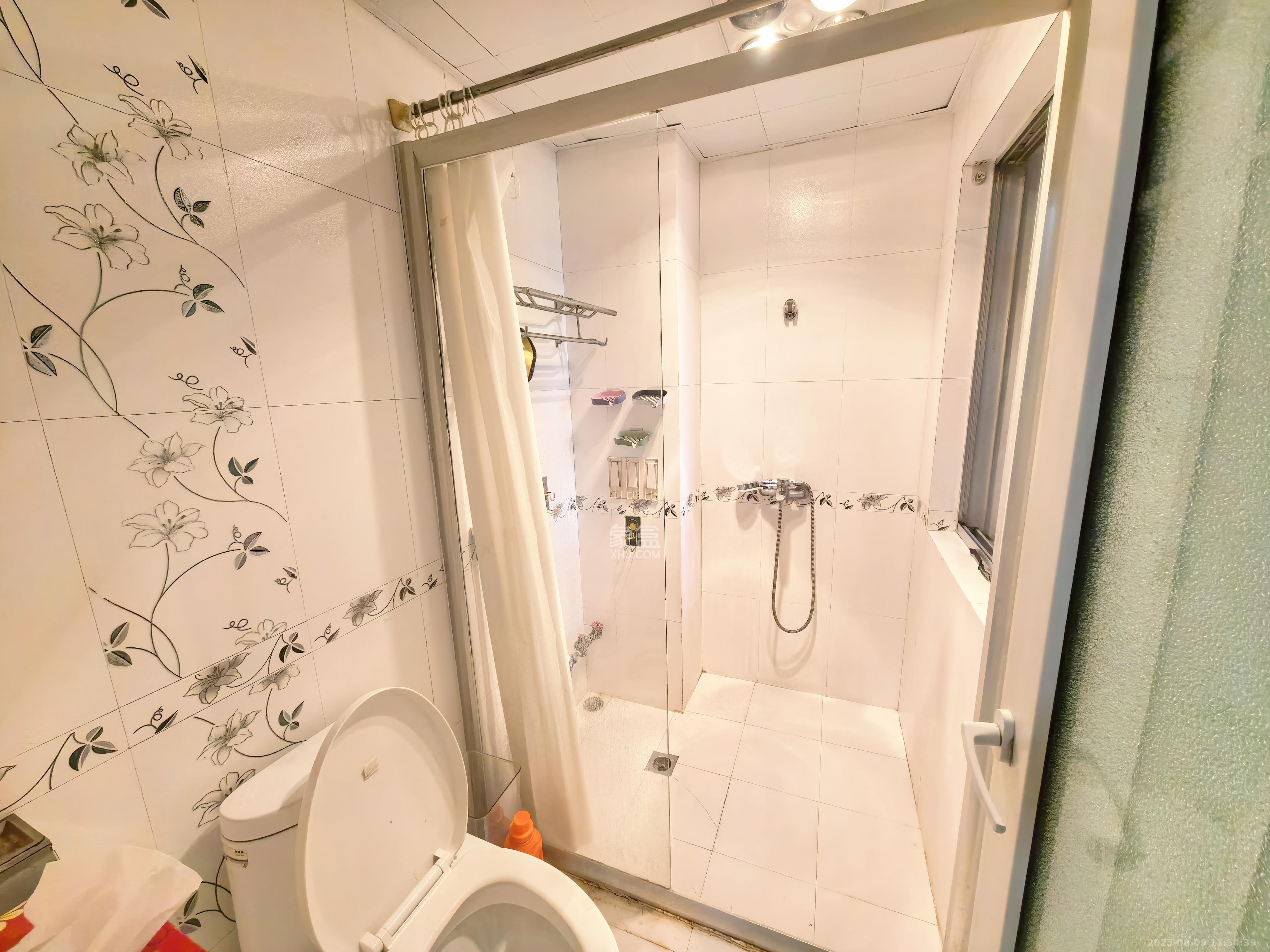 华菱新城地标  1室2厅1卫    1800.0元/月室内图