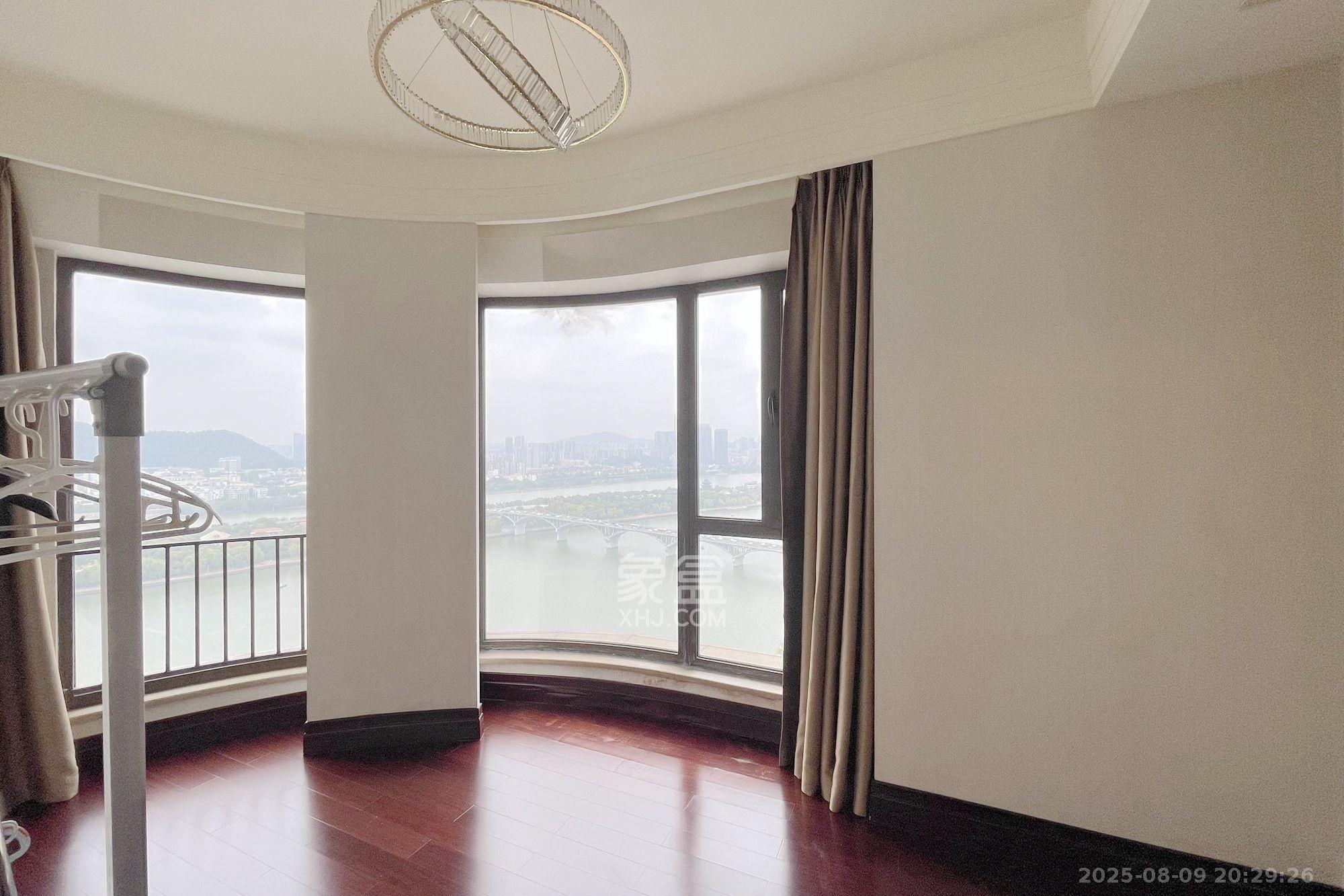 华远华中心  4室2厅3卫    14800.0元/月室内图