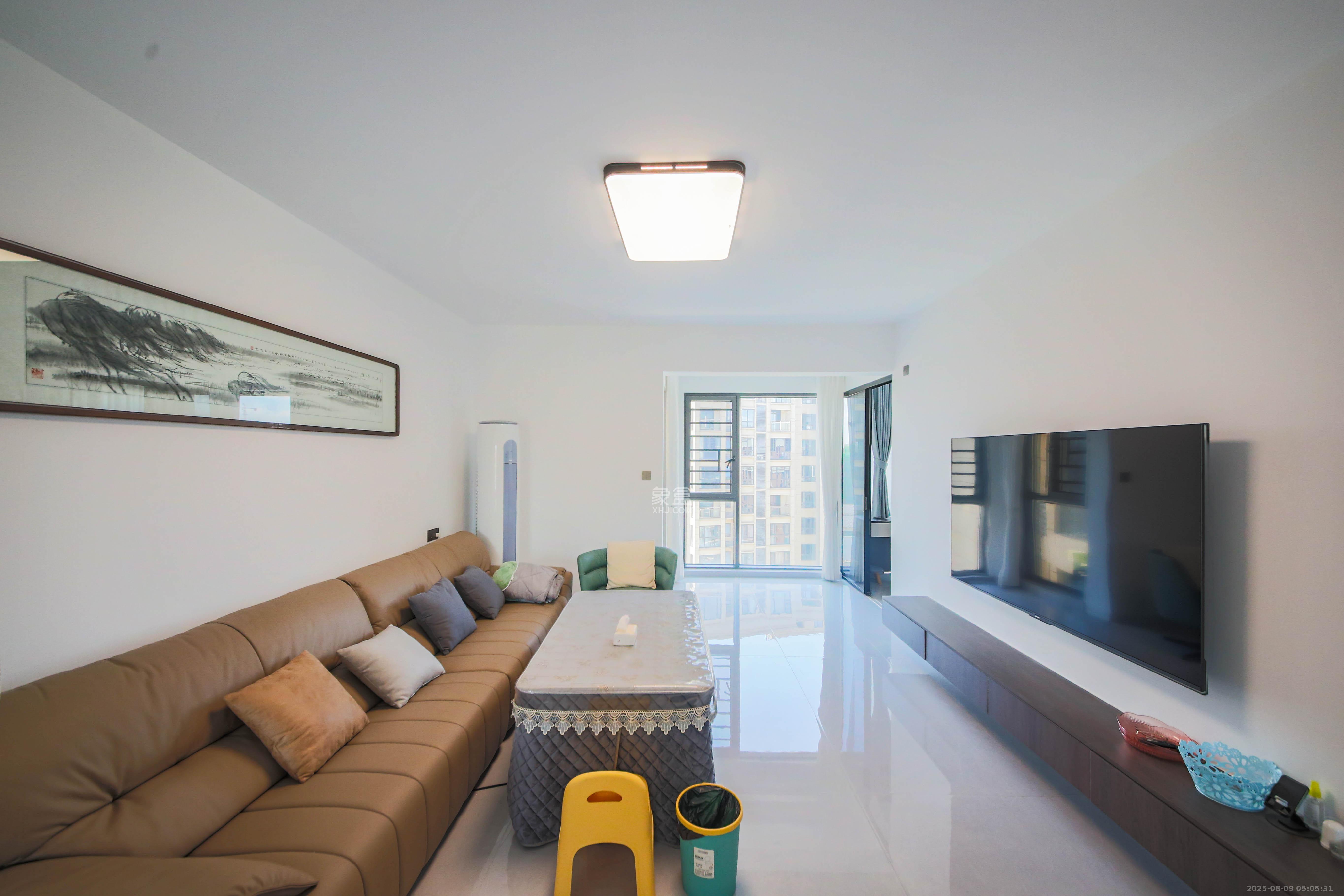 五江书香苑  4室2厅2卫    210.0万 五江书香苑  4室2厅2卫    210.0万客厅