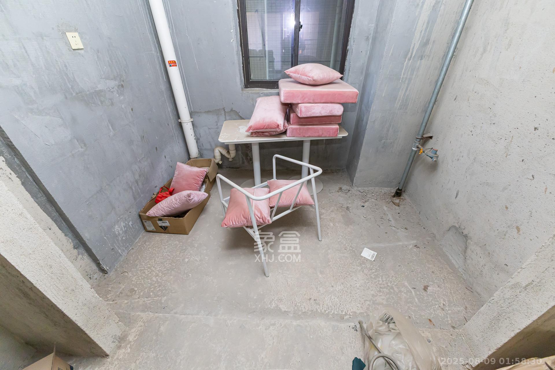 乾源国际 4室2厅2卫 75.0万 乾源国际 4室2厅2卫 75.0万厨房