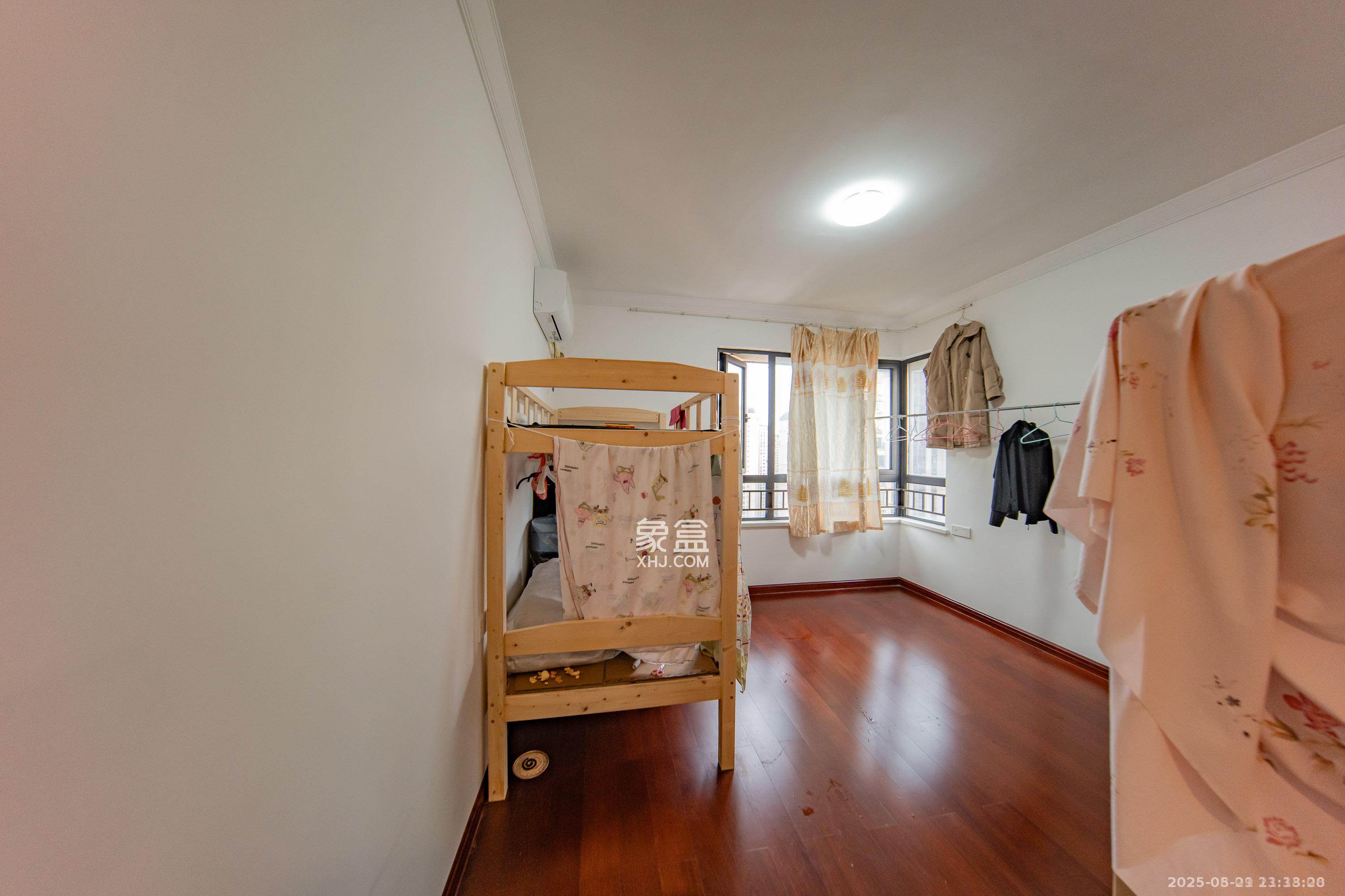 中海国际二期 3室2厅2卫 2100.0元/月 中海国际二期 3室2厅2卫 2100.0元/月室内图