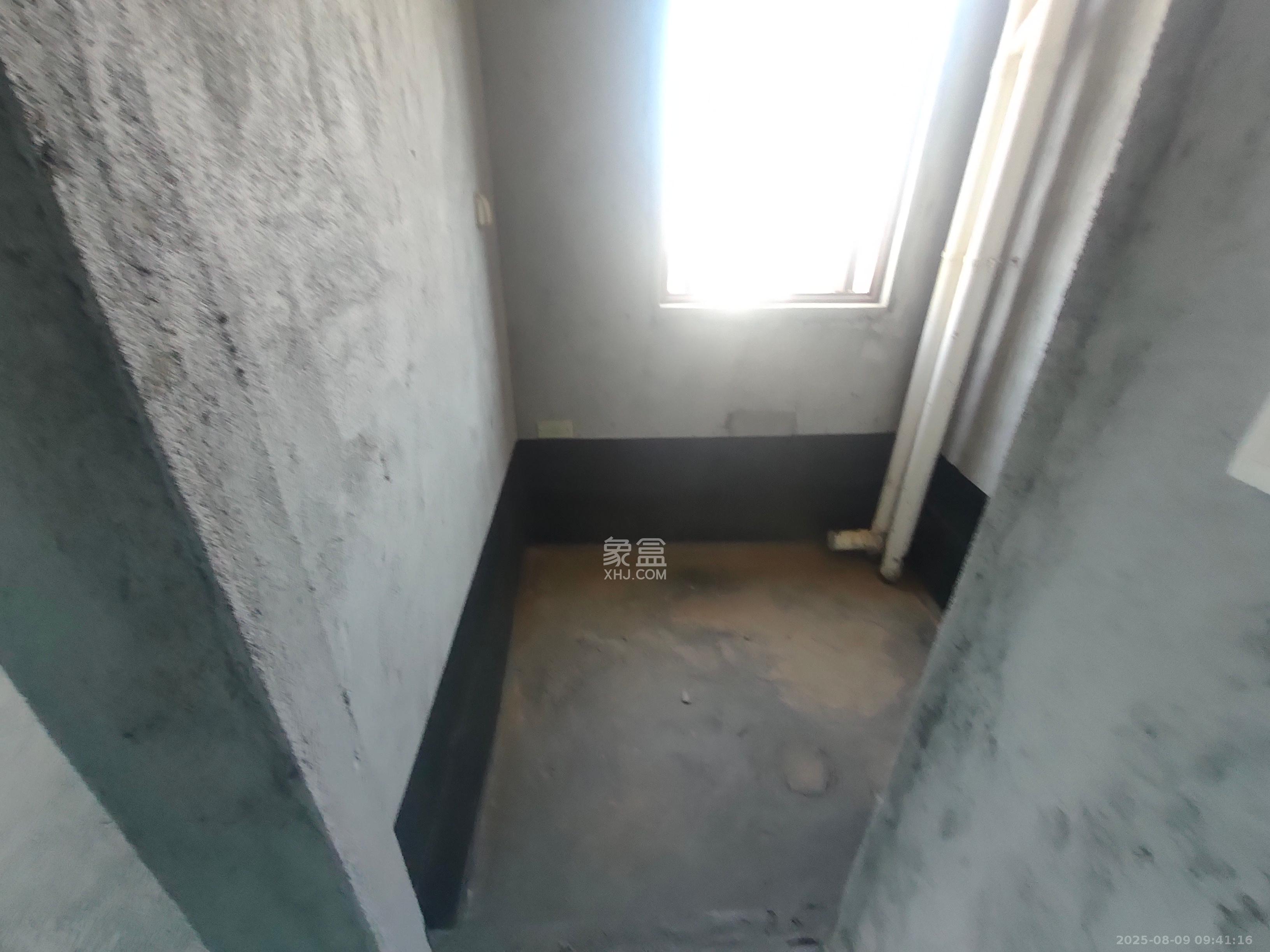 长龙湾  4室2厅2卫    1300.0元/月室内图