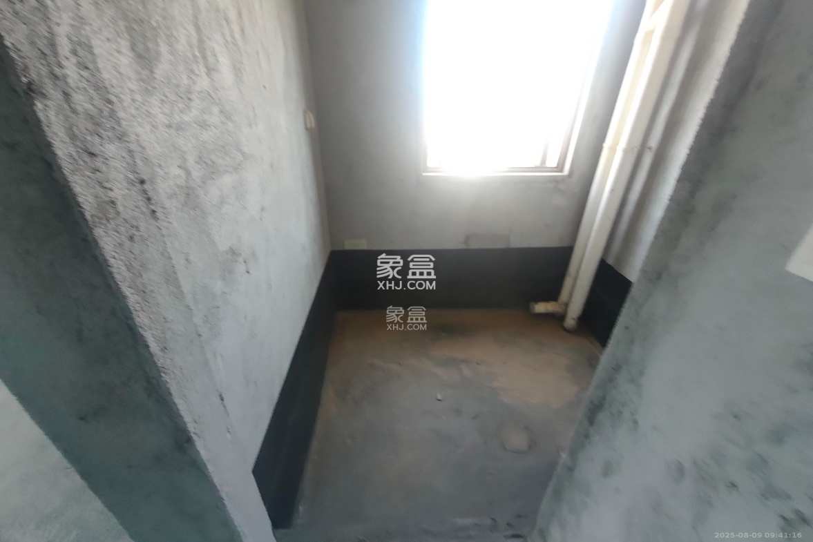 长龙湾 4室2厅2卫 1300.0元/月 长龙湾 4室2厅2卫 1300.0元/月室内图