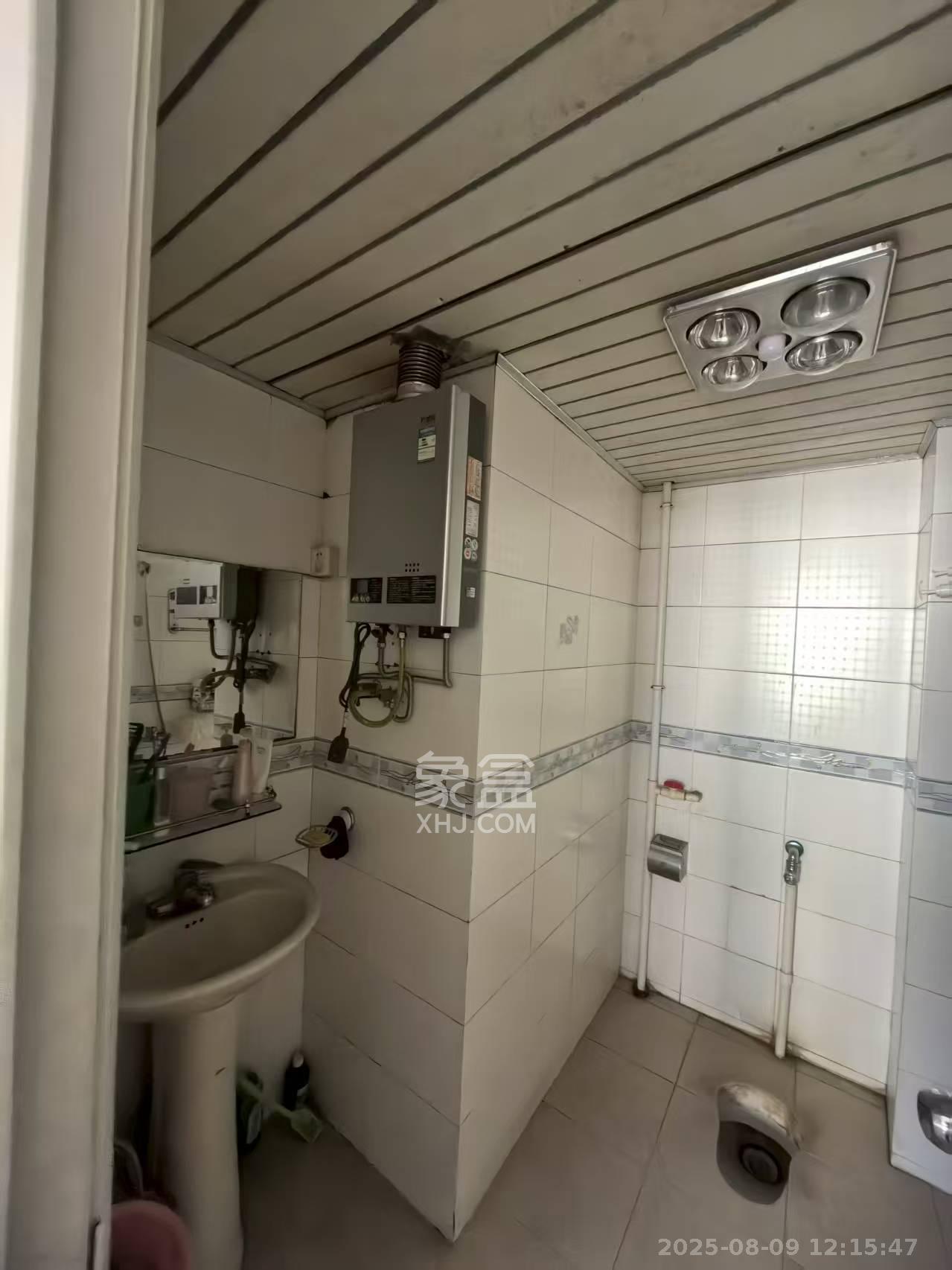 天韵家园 3室2厅2卫 2200.0元/月 天韵家园 3室2厅2卫 2200.0元/月室内图