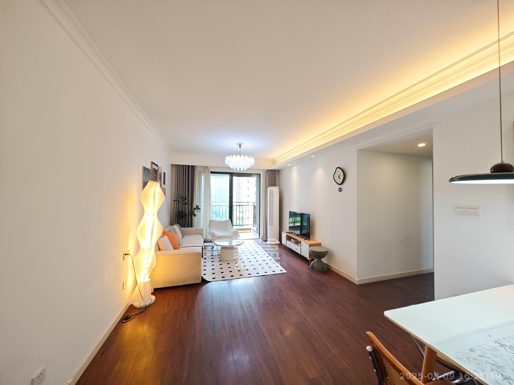 万科魅力之城  3室2厅2卫    102.8万 万科魅力之城  3室2厅2卫    102.8万客厅