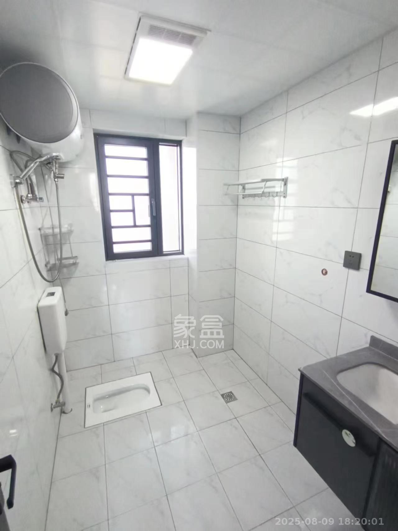 嘉荣苑 3室2厅1卫 2700.0元/月 嘉荣苑 3室2厅1卫 2700.0元/月室内图