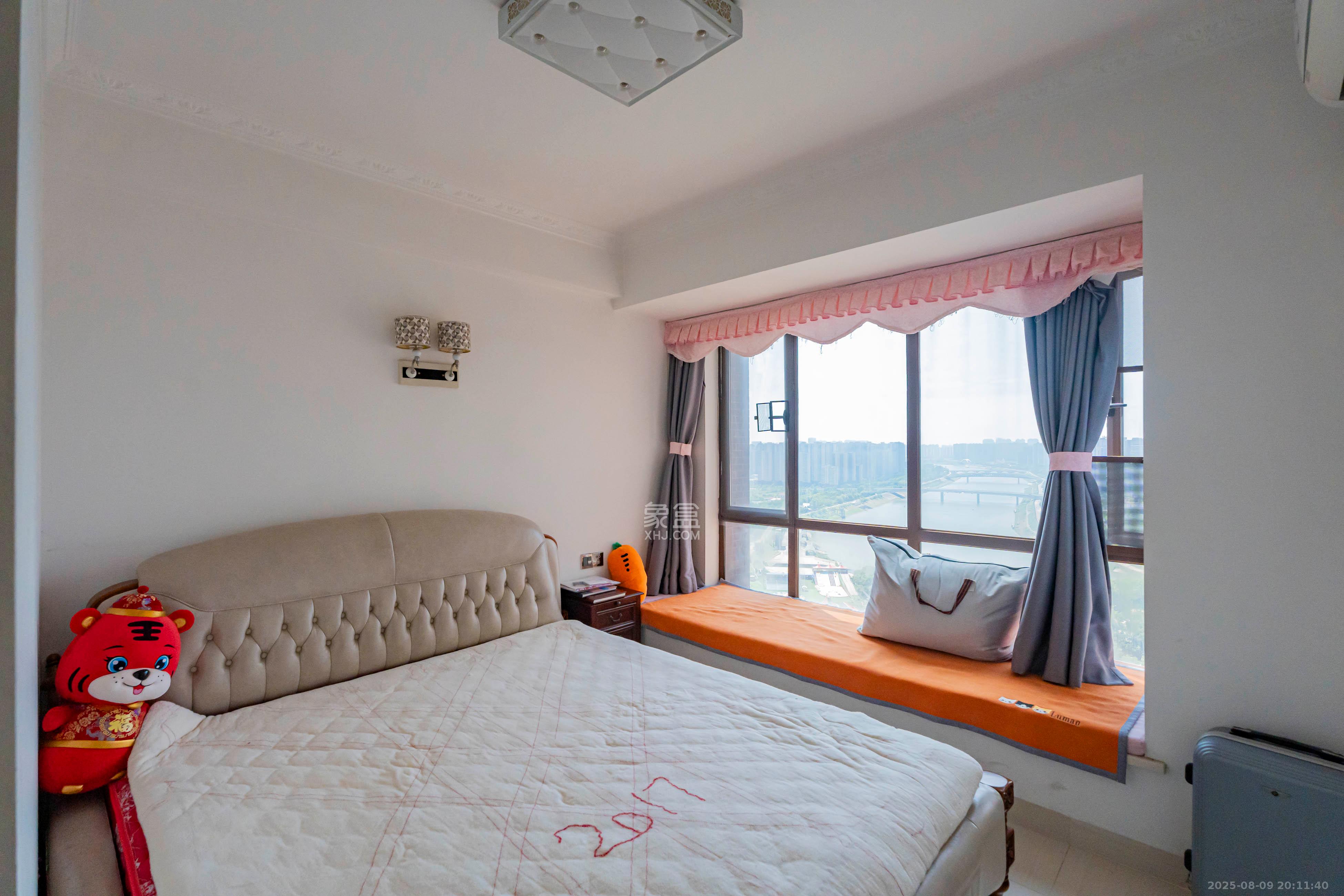 金色溪泉湾  3室2厅2卫    126.0万 金色溪泉湾  3室2厅2卫    126.0万卧室