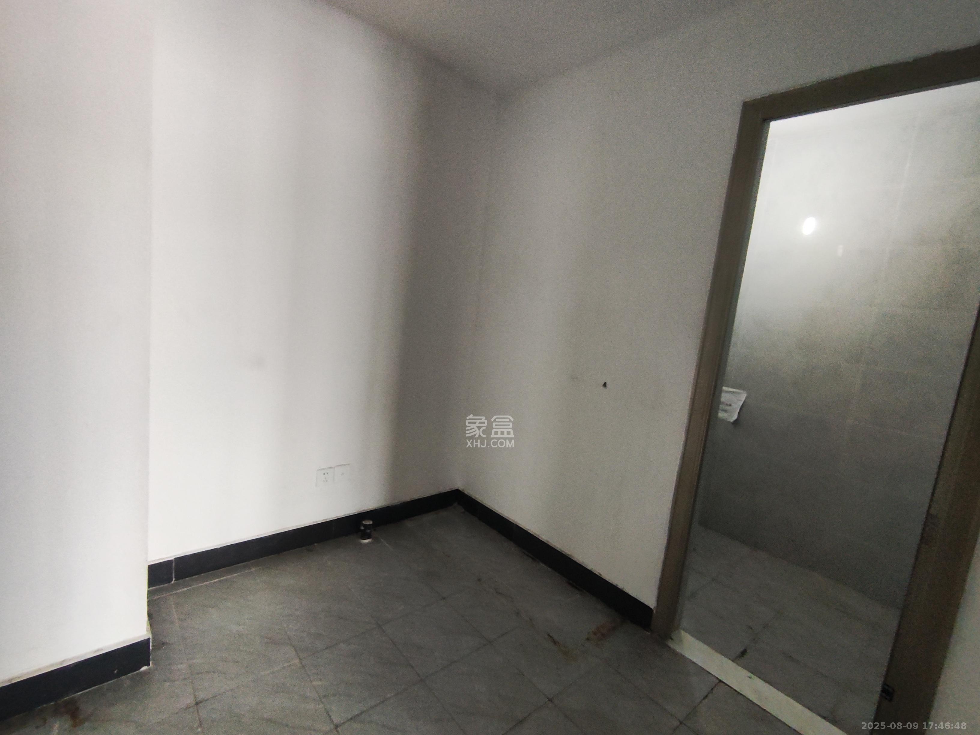 摩天一号 2室2厅1卫 3300.0元/月 摩天一号 2室2厅1卫 3300.0元/月室内图